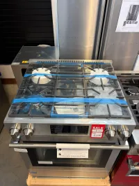 Blomberg BGR30420SS 30 Inch Slide-in Gas Range with 4 Sealed Burners, 5.7 cu. ft. European Convection Oven, 18,000 BTU-675 BTU  – Image 2