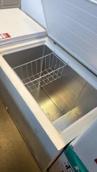 Hisense Chest Freezer 8.8 cub. ft. – Image 3