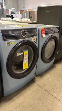 Electrolux ELFE743CAG1 / ELFW7437AG1 – 400 Series Front Load Washer & Electric Dryer (Glacier Blue) – Image 3