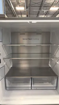 Hisense RQ17A4CSD 31" 17.1 Cu. Ft. 4-Door Refrigerator – Image 3