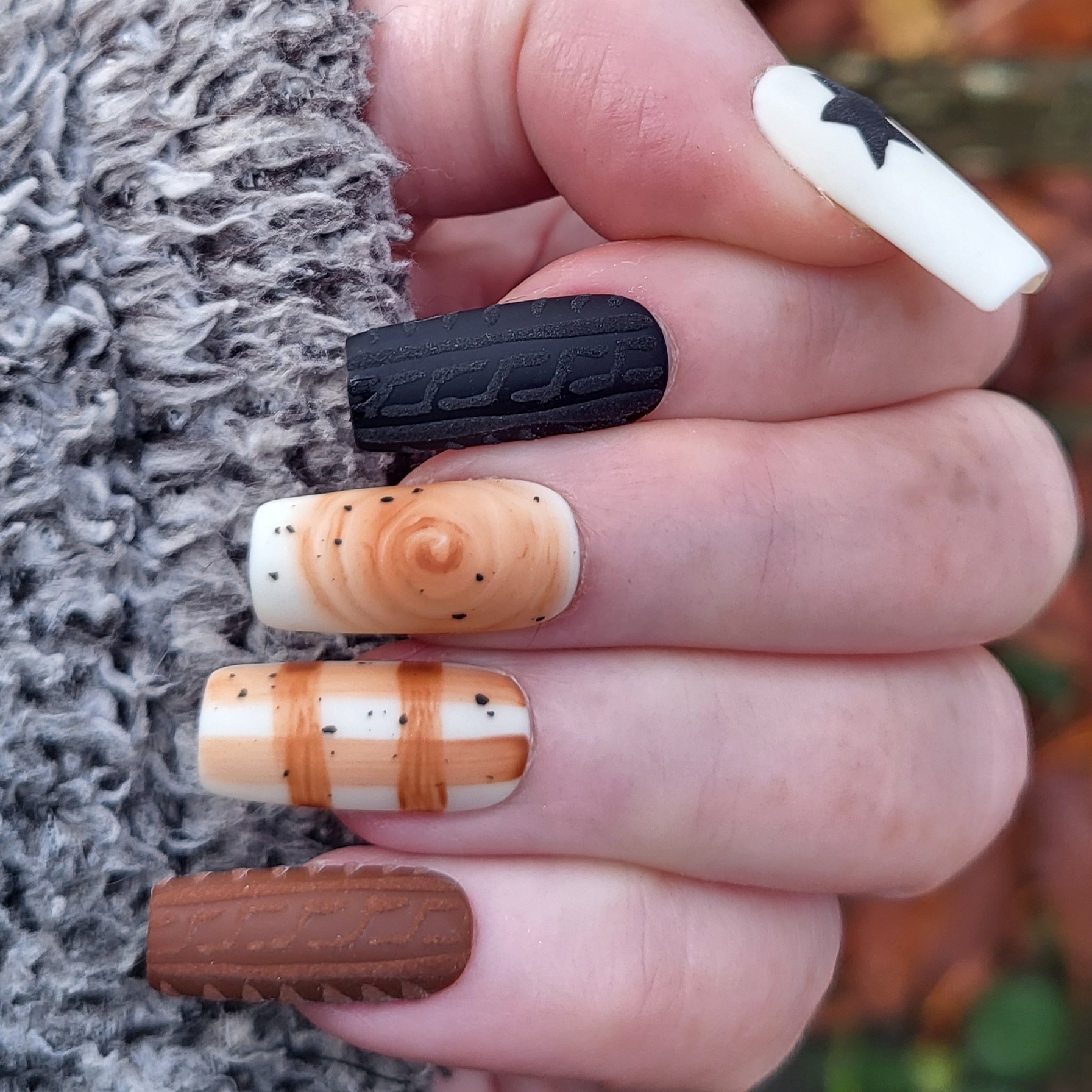 Warm 3D Sweater Latte – Image 4