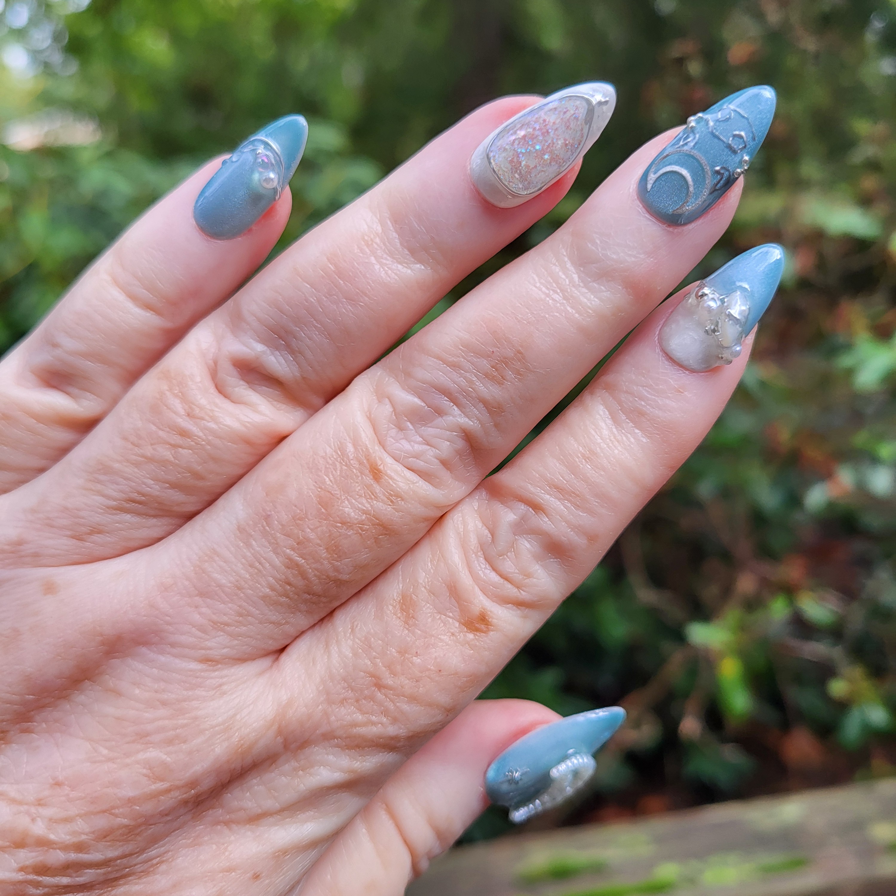 Cancer Zodiac Press-On Nails | Blue Cat-Eye, Pearl & Chrome Celestial Nails – Image 3