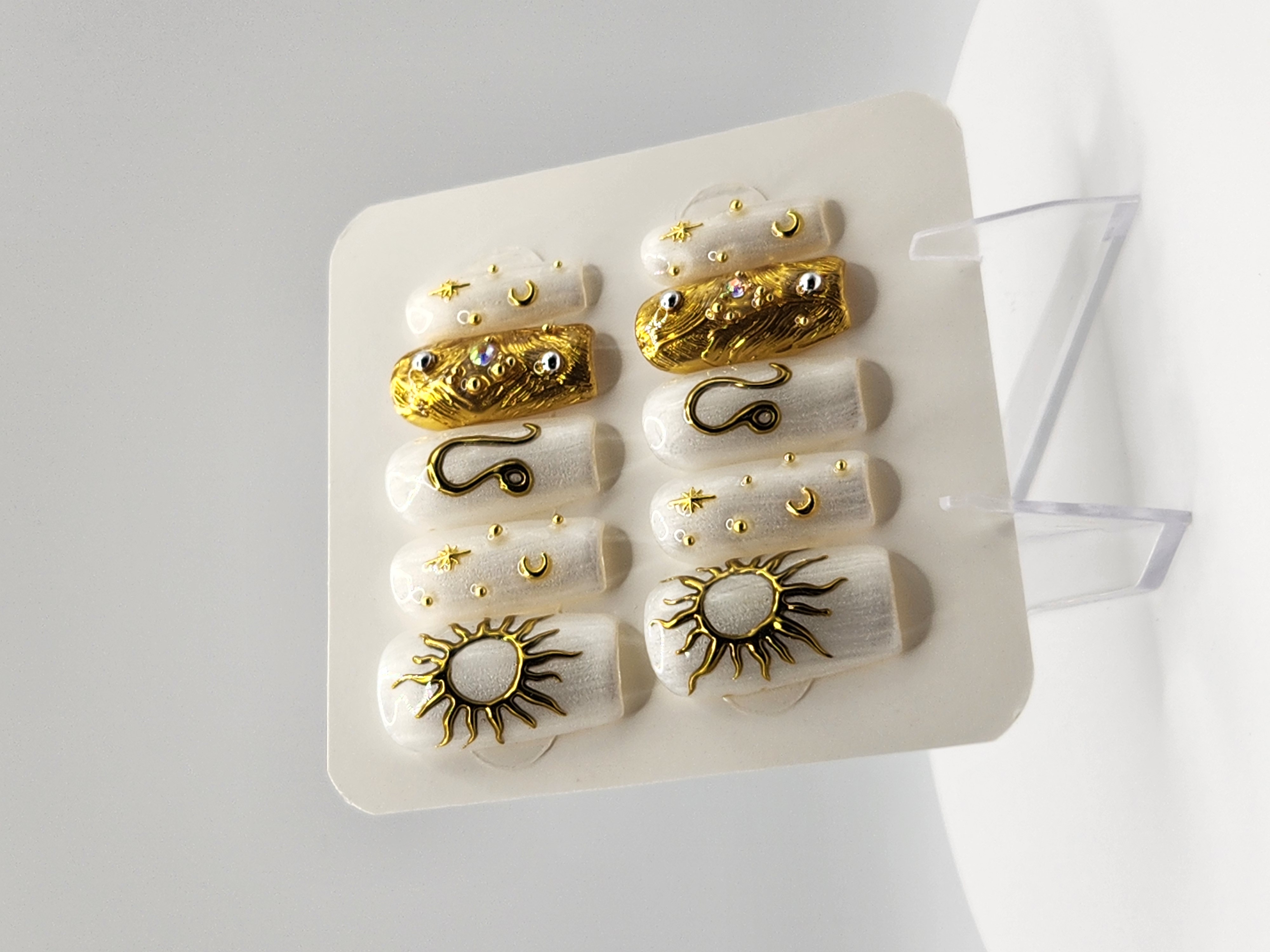 Leo Season | Pearl White and Gold Zodiac Press-On Nails  – Image 2