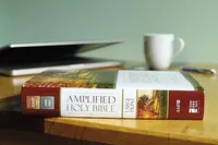 Bible – Amplified - Holy Bible Large Print (Hardcover) – Image 2