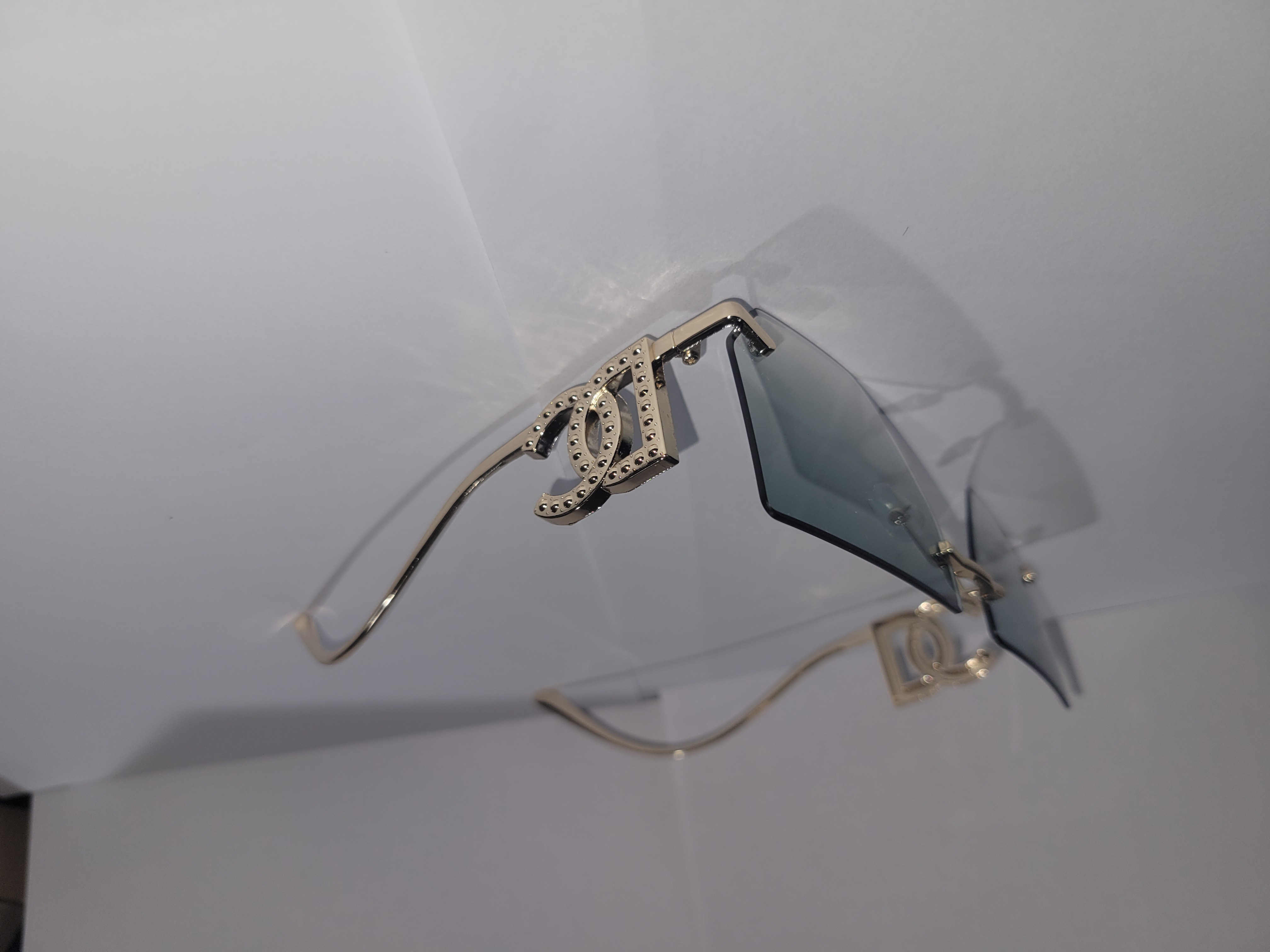 Ocean Blue-Shaded Sunglasses In Style – Image 3
