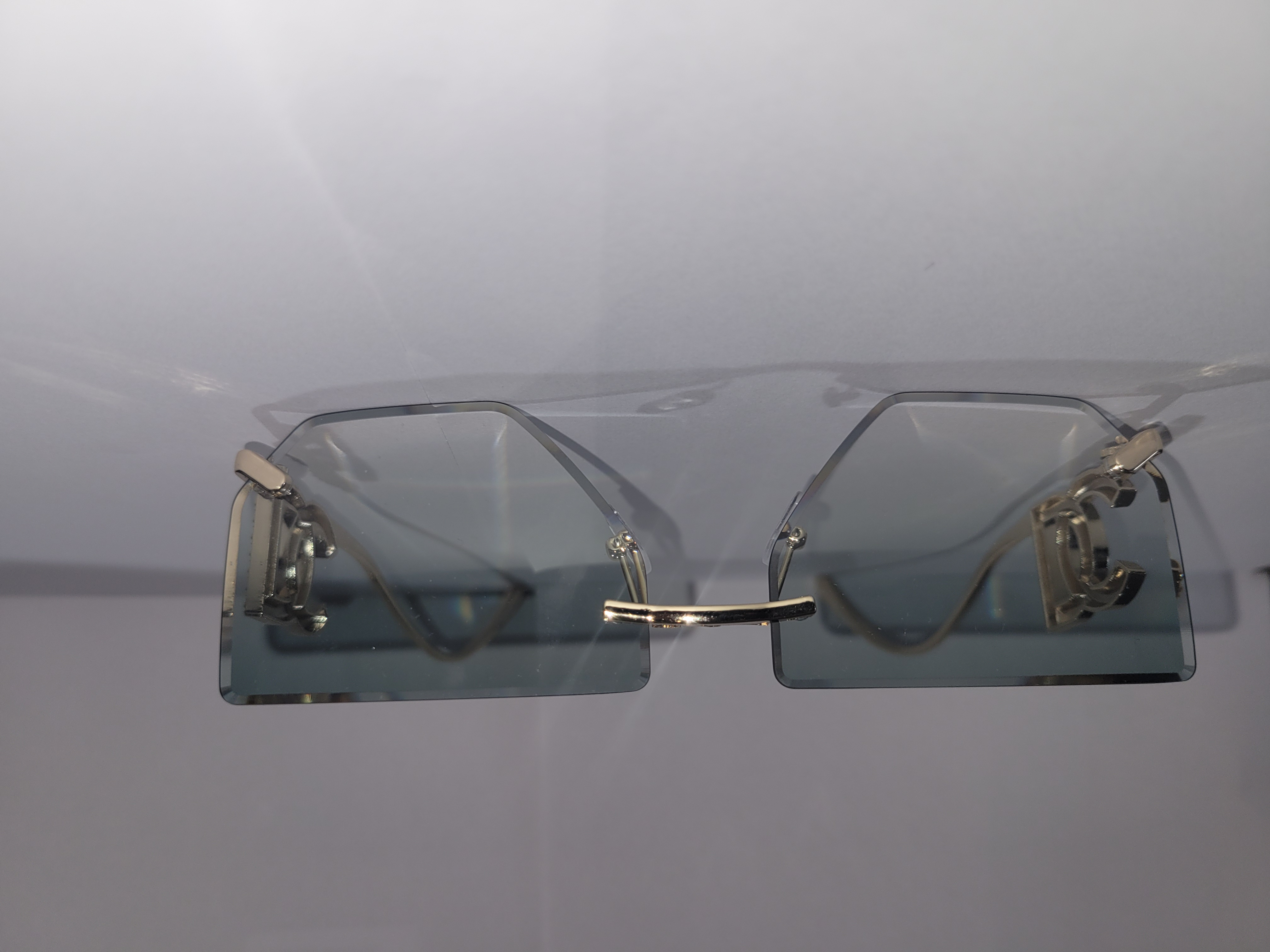 Ocean Blue-Shaded Sunglasses In Style – Image 2