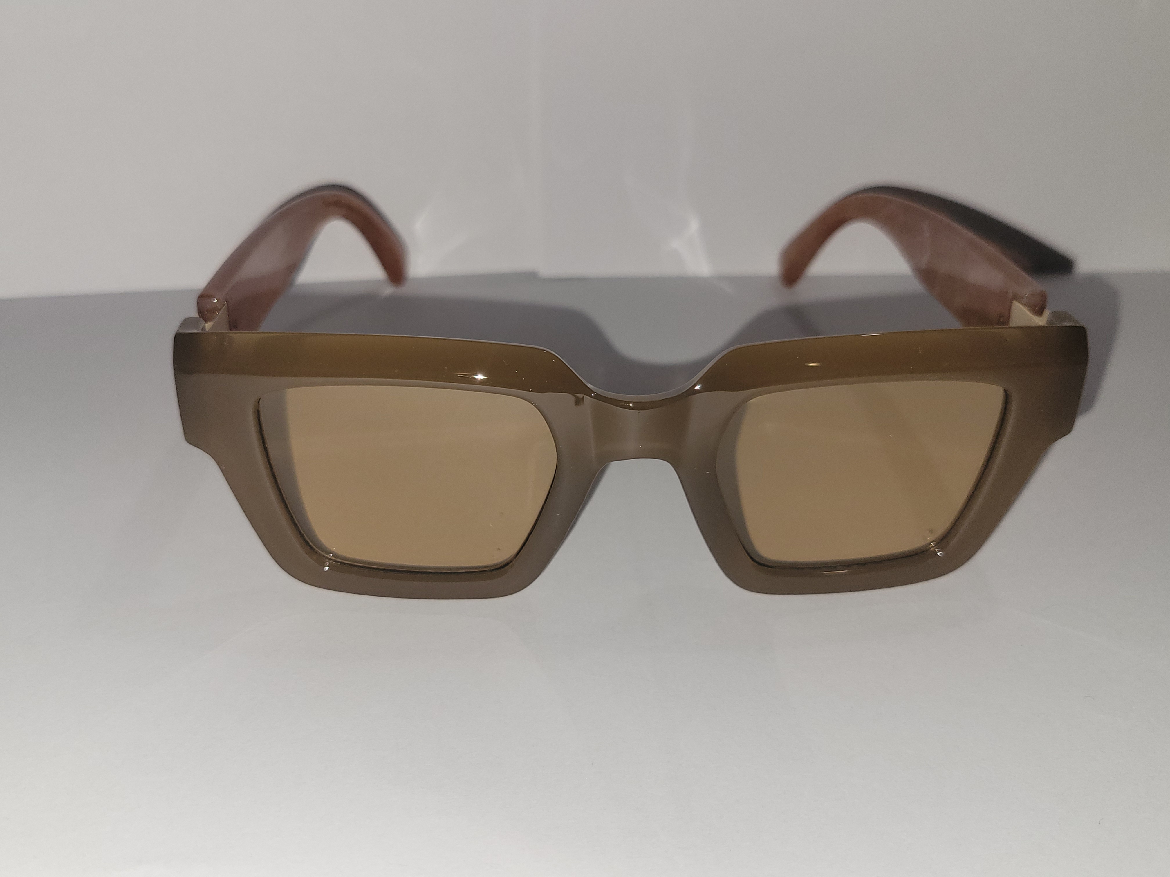 #15-Brown or Grey Framed Women's Sunglasses – Image 2