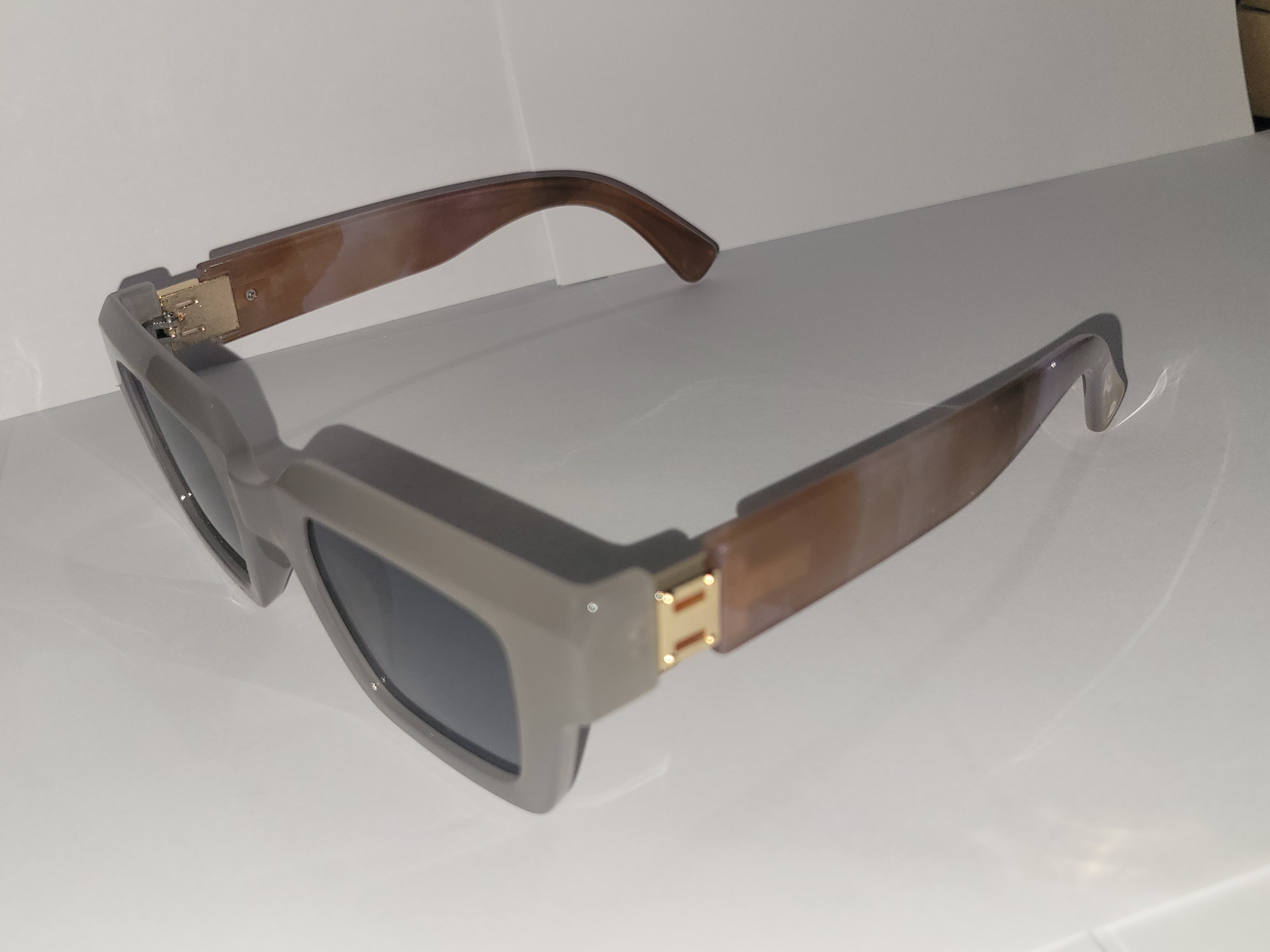 #15-Brown or Grey Framed Women's Sunglasses – Image 5