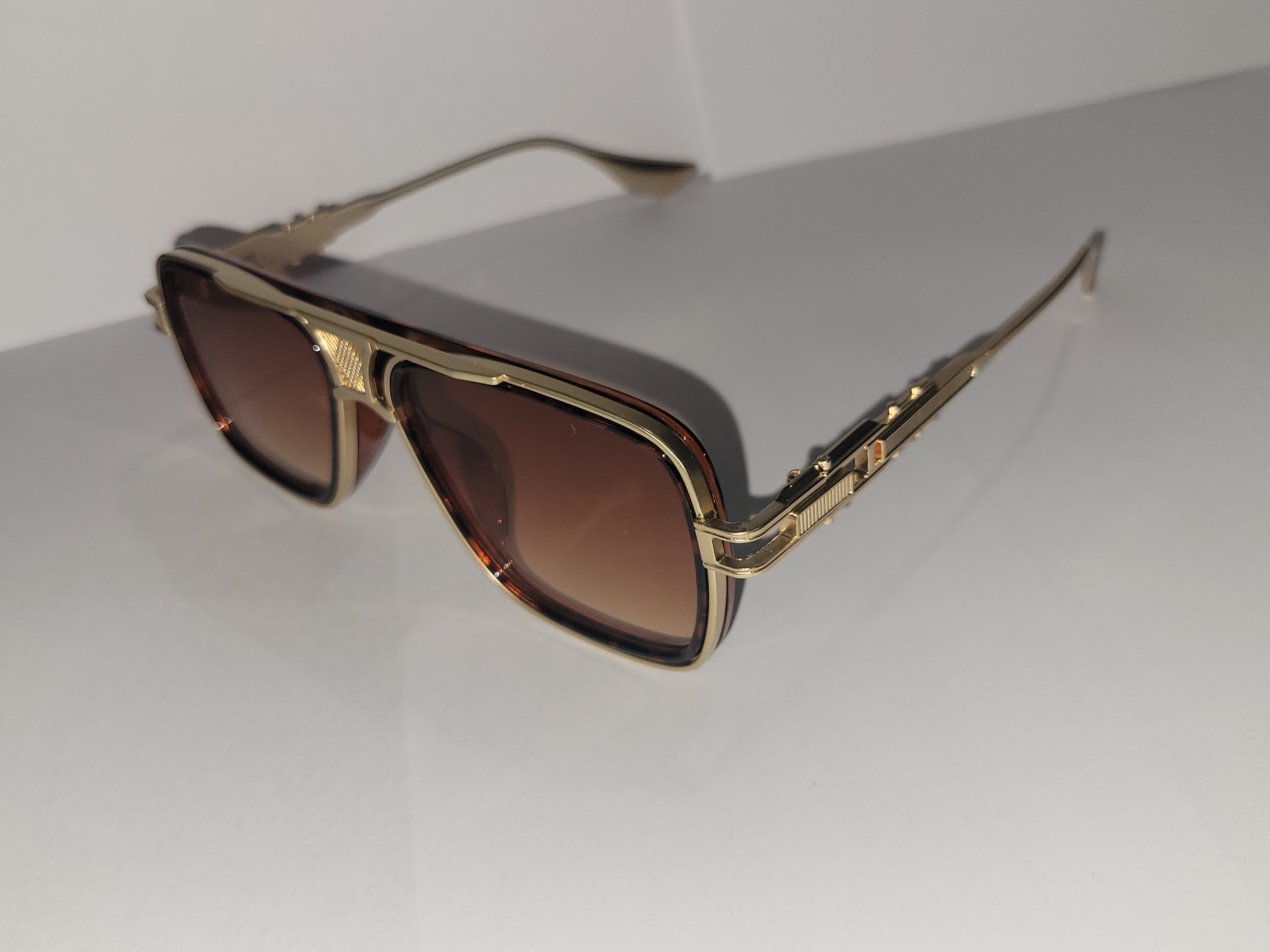#17-Men's Sunglasses, Gold-framed with Brown Lenses – Image 3
