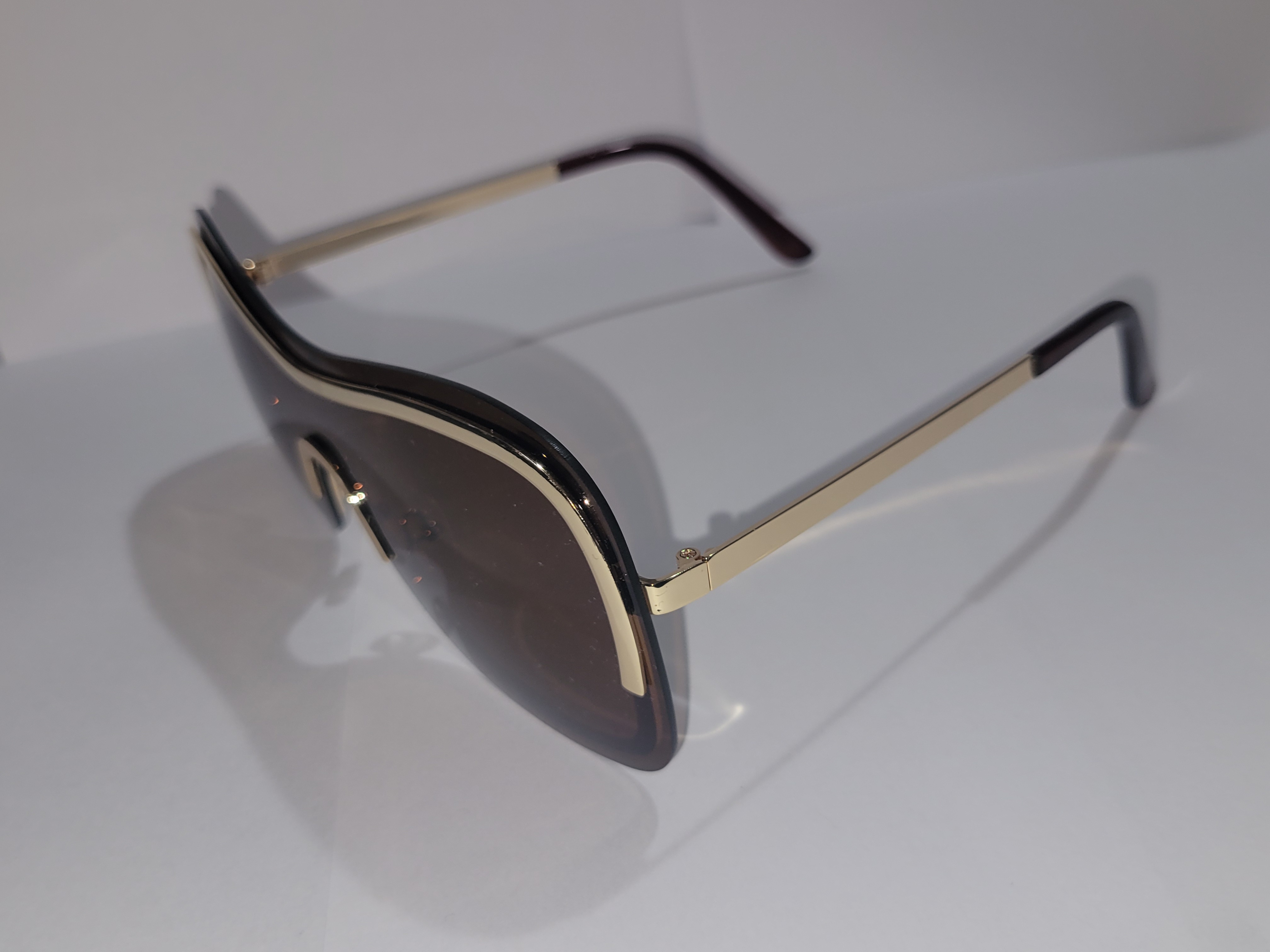 #25-Rimless Reality Sunglasses – Image 3