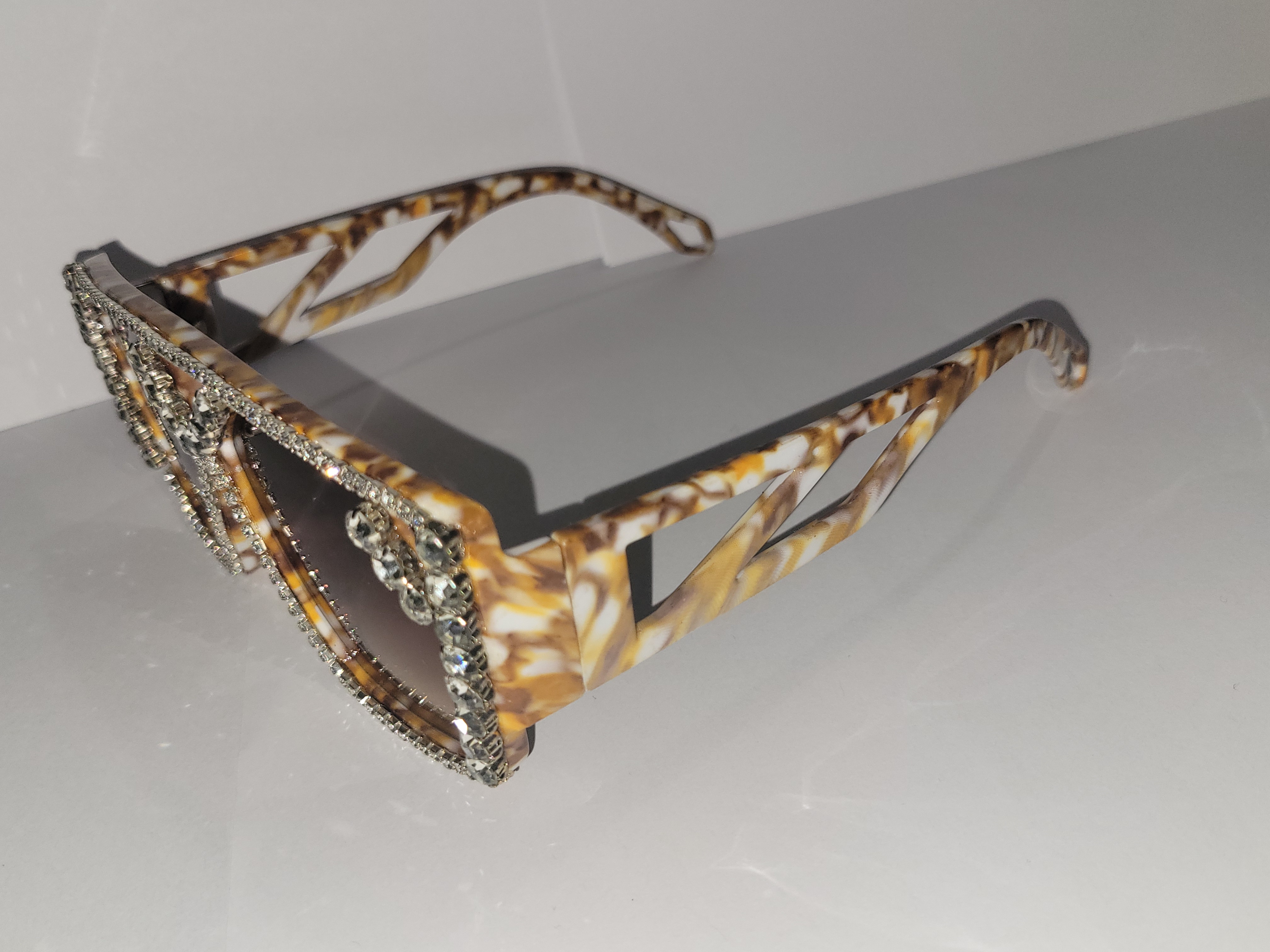 #31-Tortoise Frames, It's a Affair Thang! – Image 3