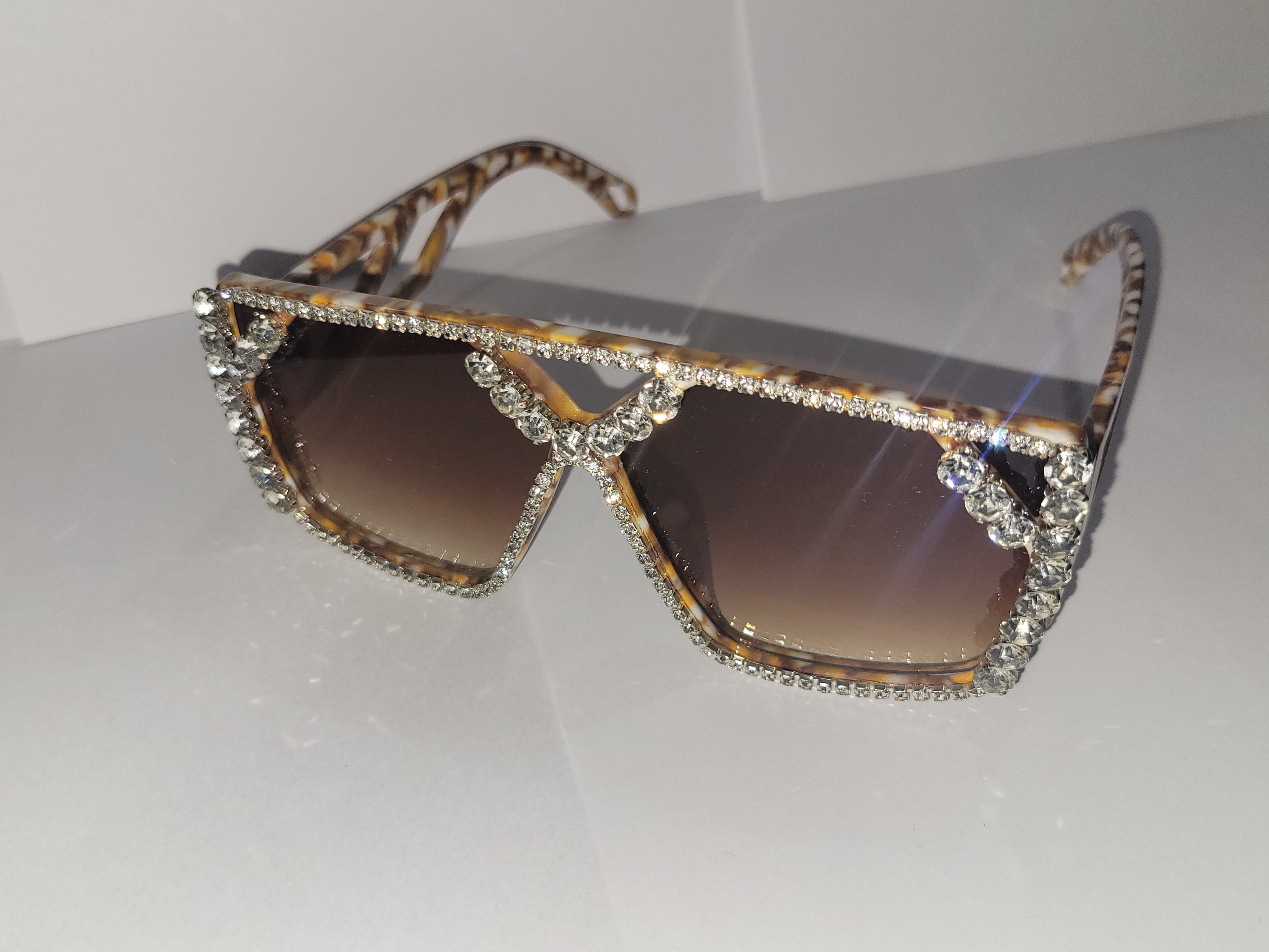 #31-Tortoise Frames, It's a Affair Thang! – Image 1