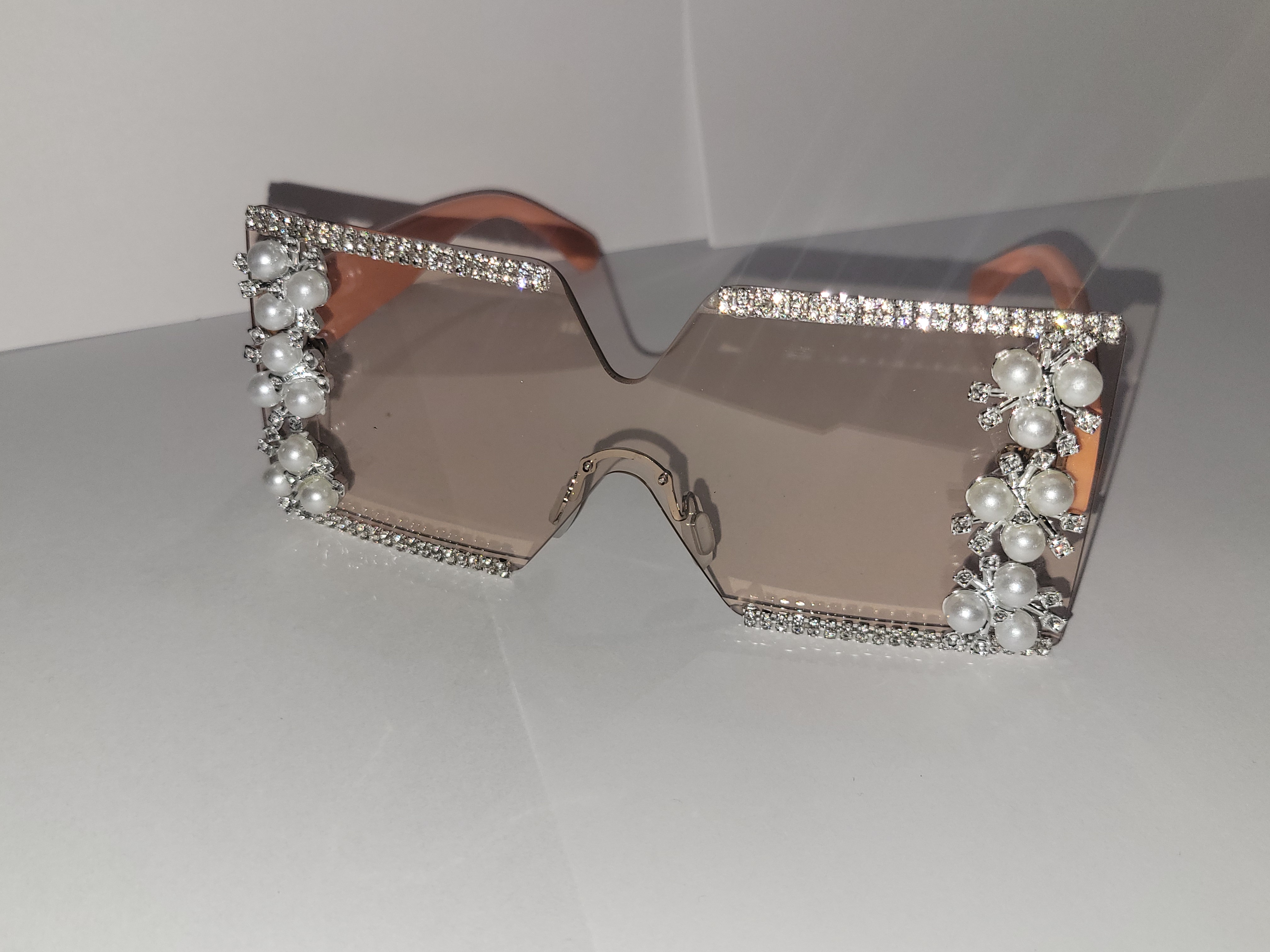 #32-No Rim, All Magic Sunglasses for Women – Brown Shaded