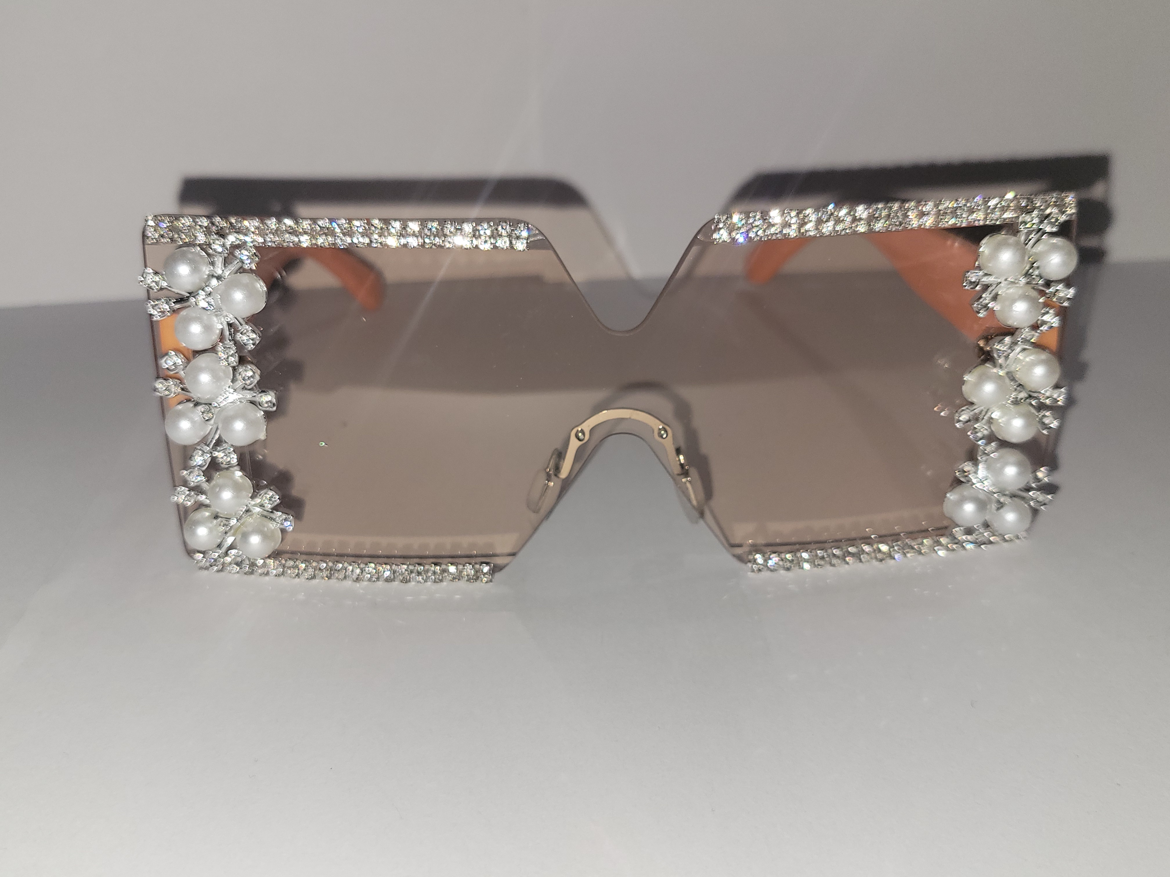 #32-No Rim, All Magic Sunglasses for Women – Image 2