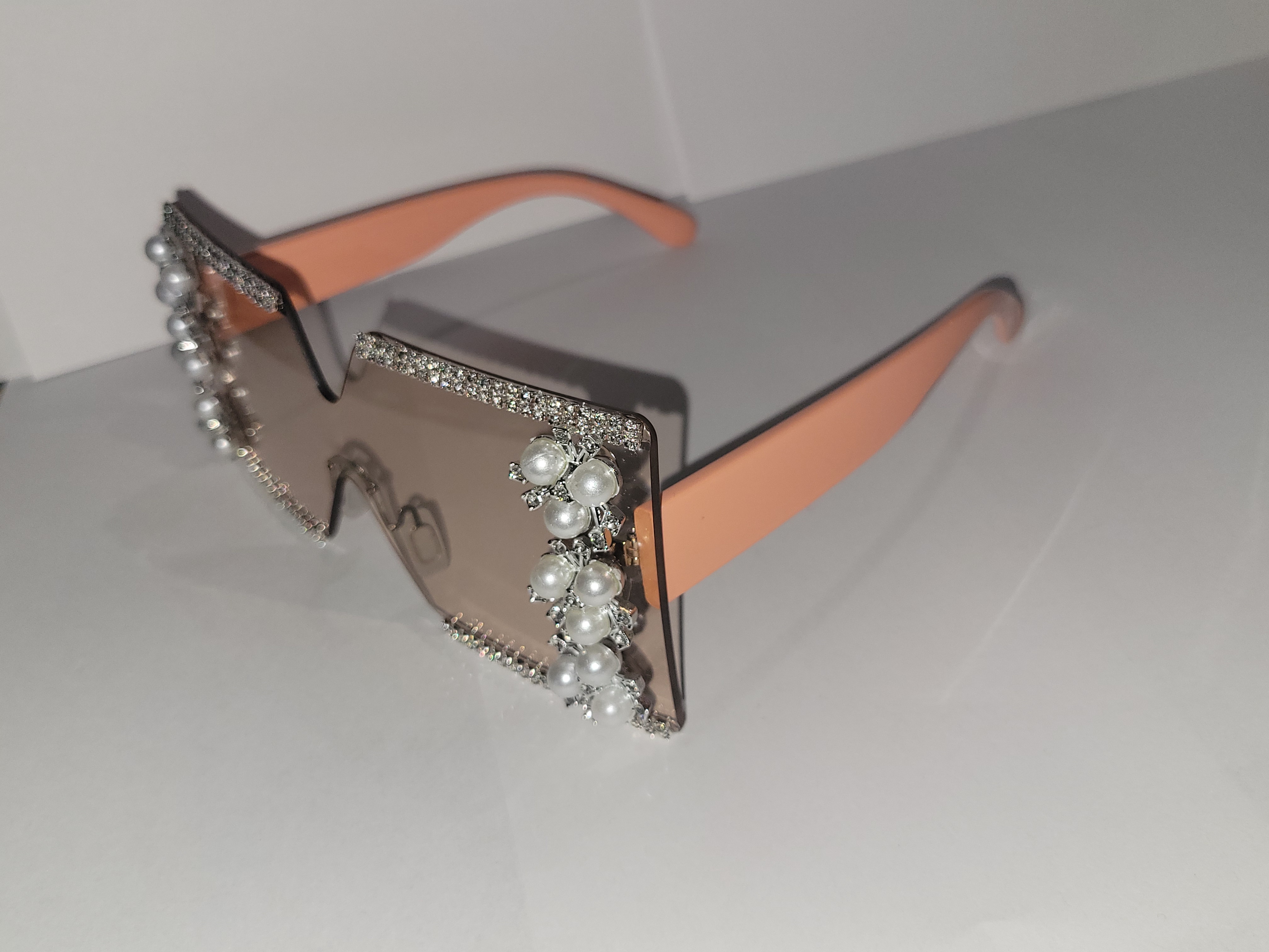 #32-No Rim, All Magic Sunglasses for Women – Image 3