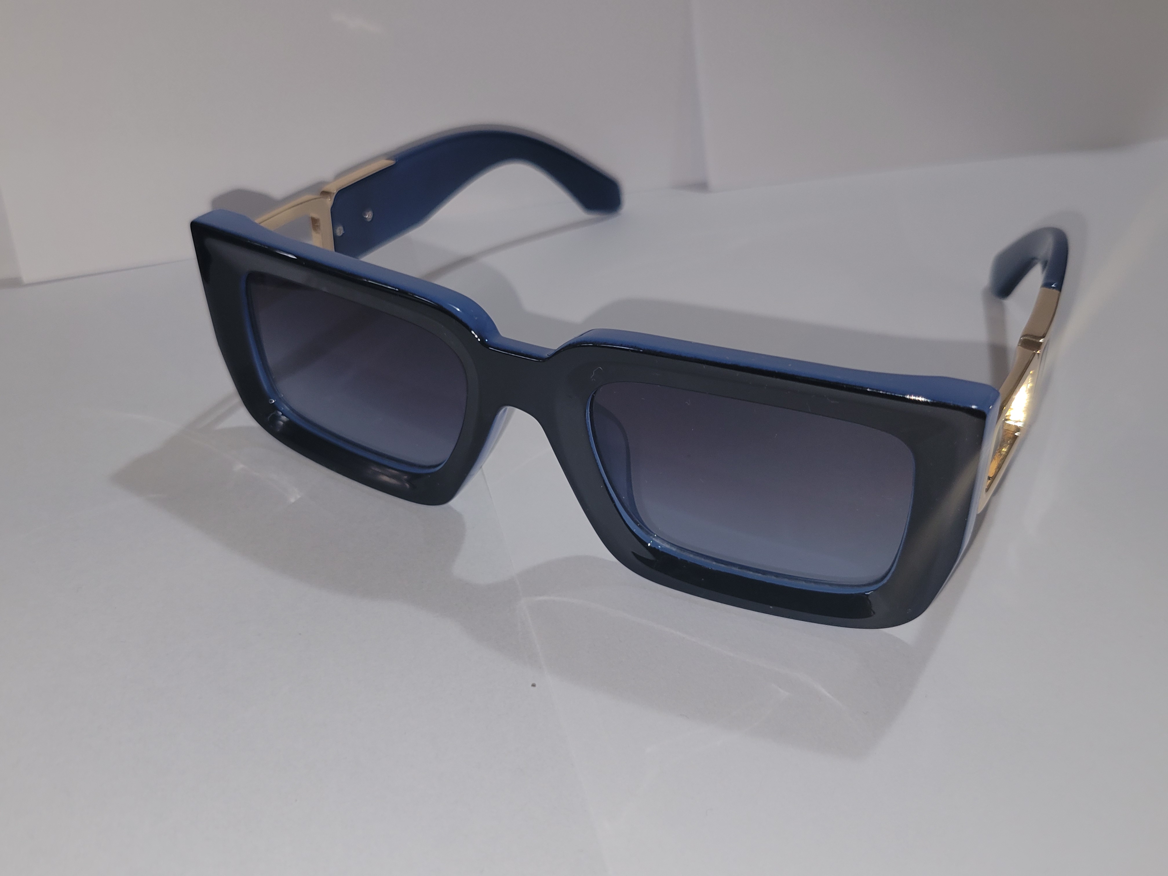 Retro Two Toned Frame Sunglasses – Image 2