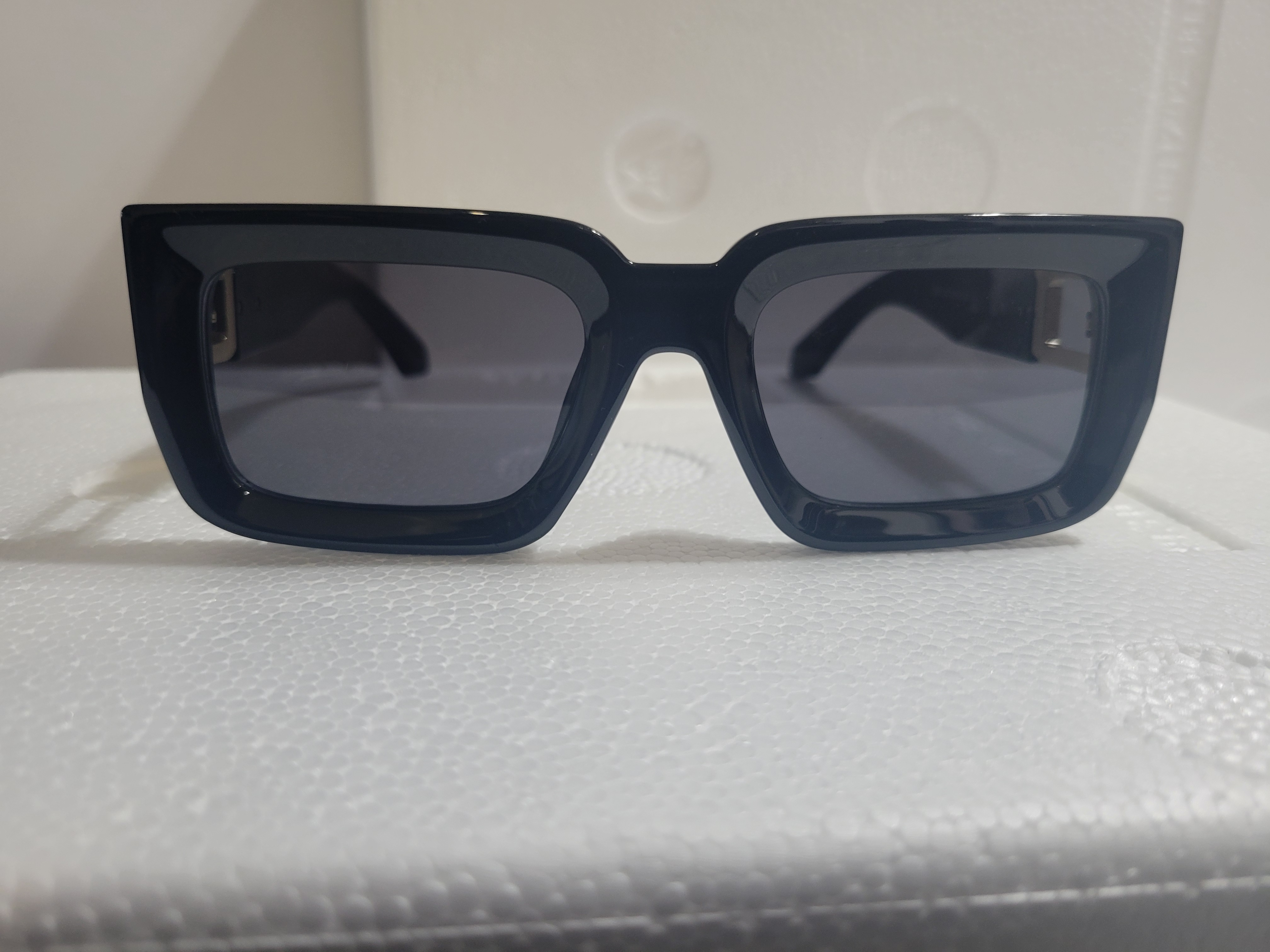 #41- Luxury Vibe Sunglasses (Dark or Grey Available) – Image 2