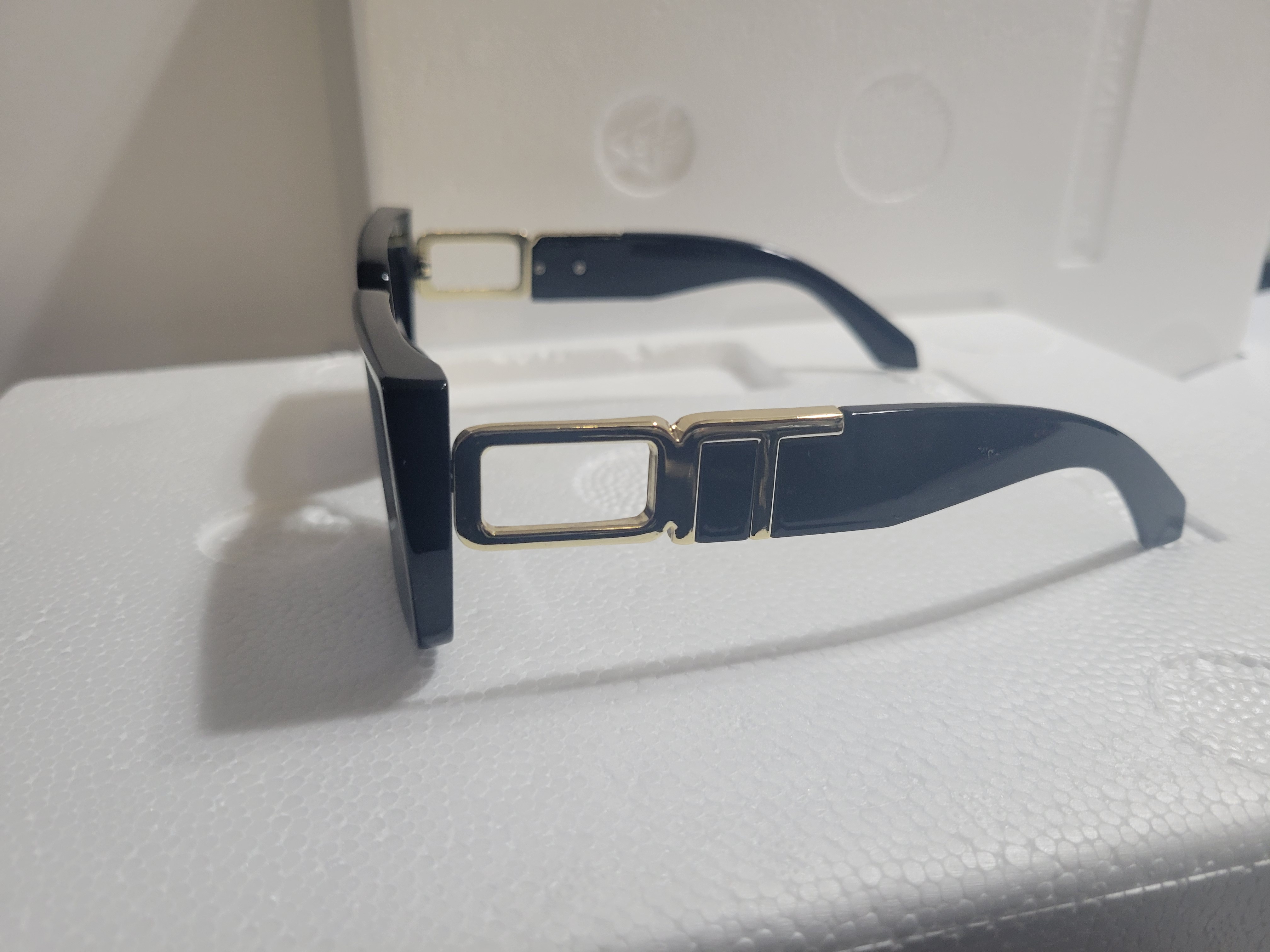 #41- Luxury Vibe Sunglasses (Dark or Grey Available) – Image 3