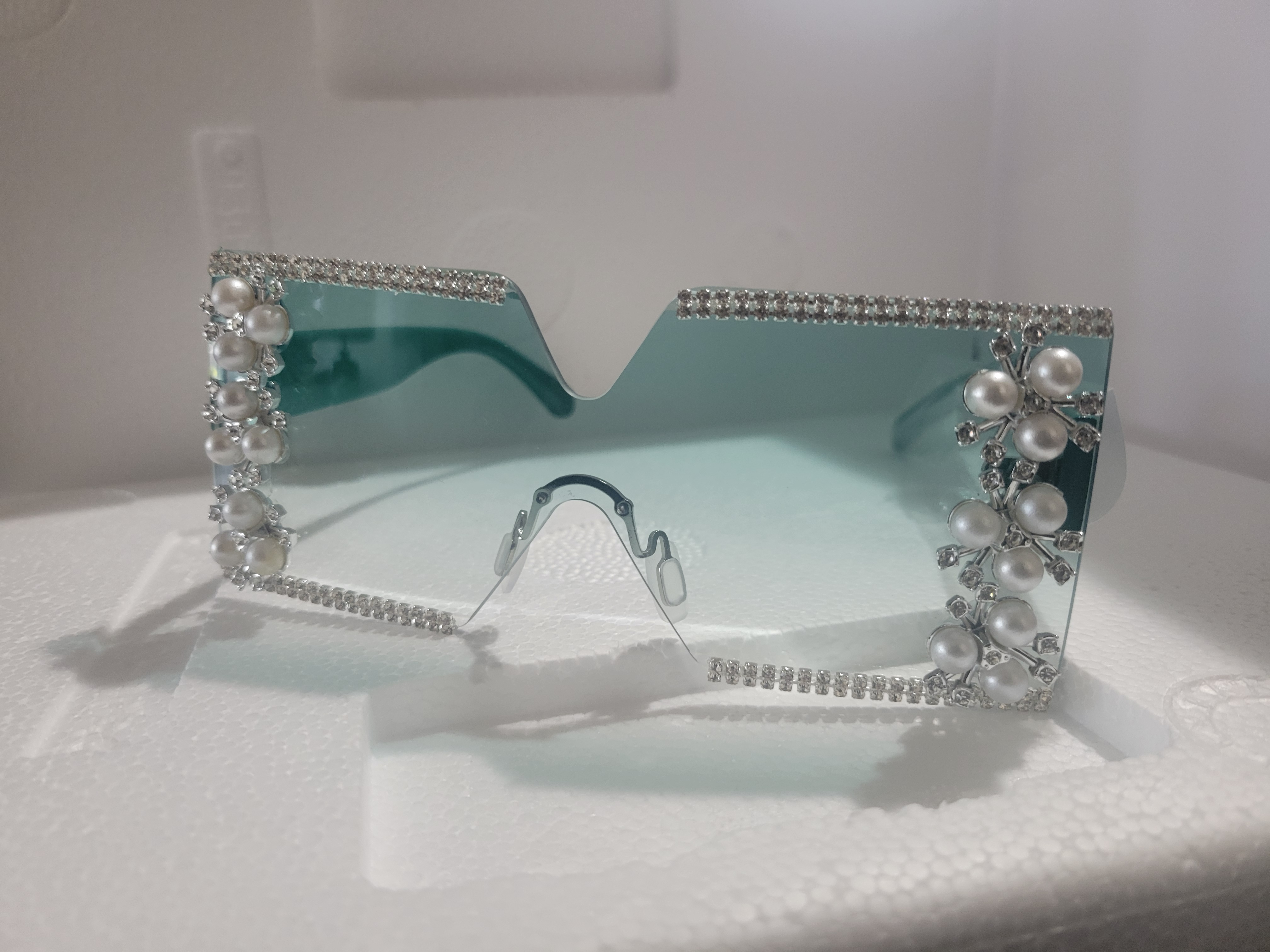 #32-No Rim, All Magic Sunglasses for Women – Green Shaded