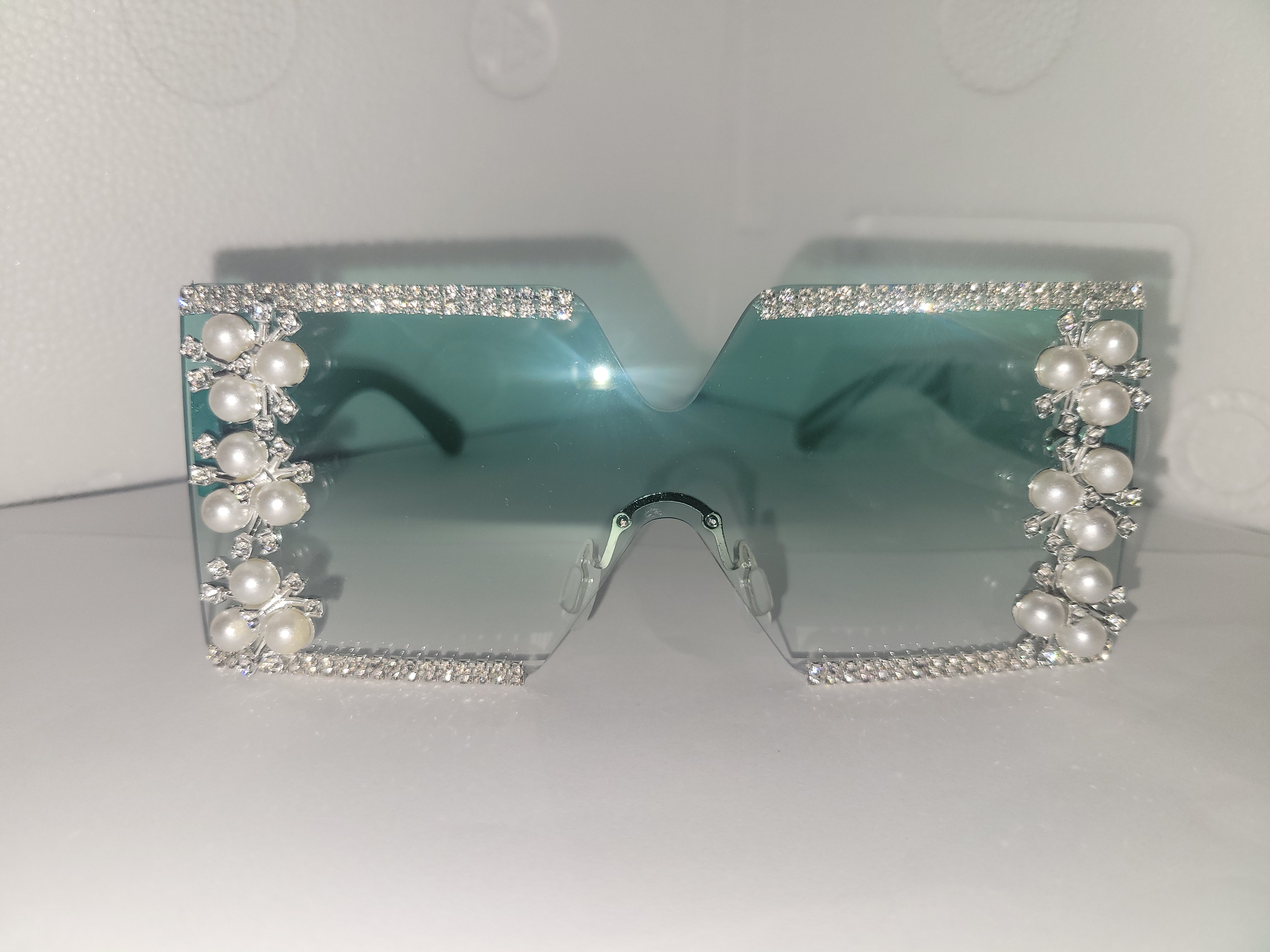 #32-No Rim, All Magic Sunglasses for Women – Image 5