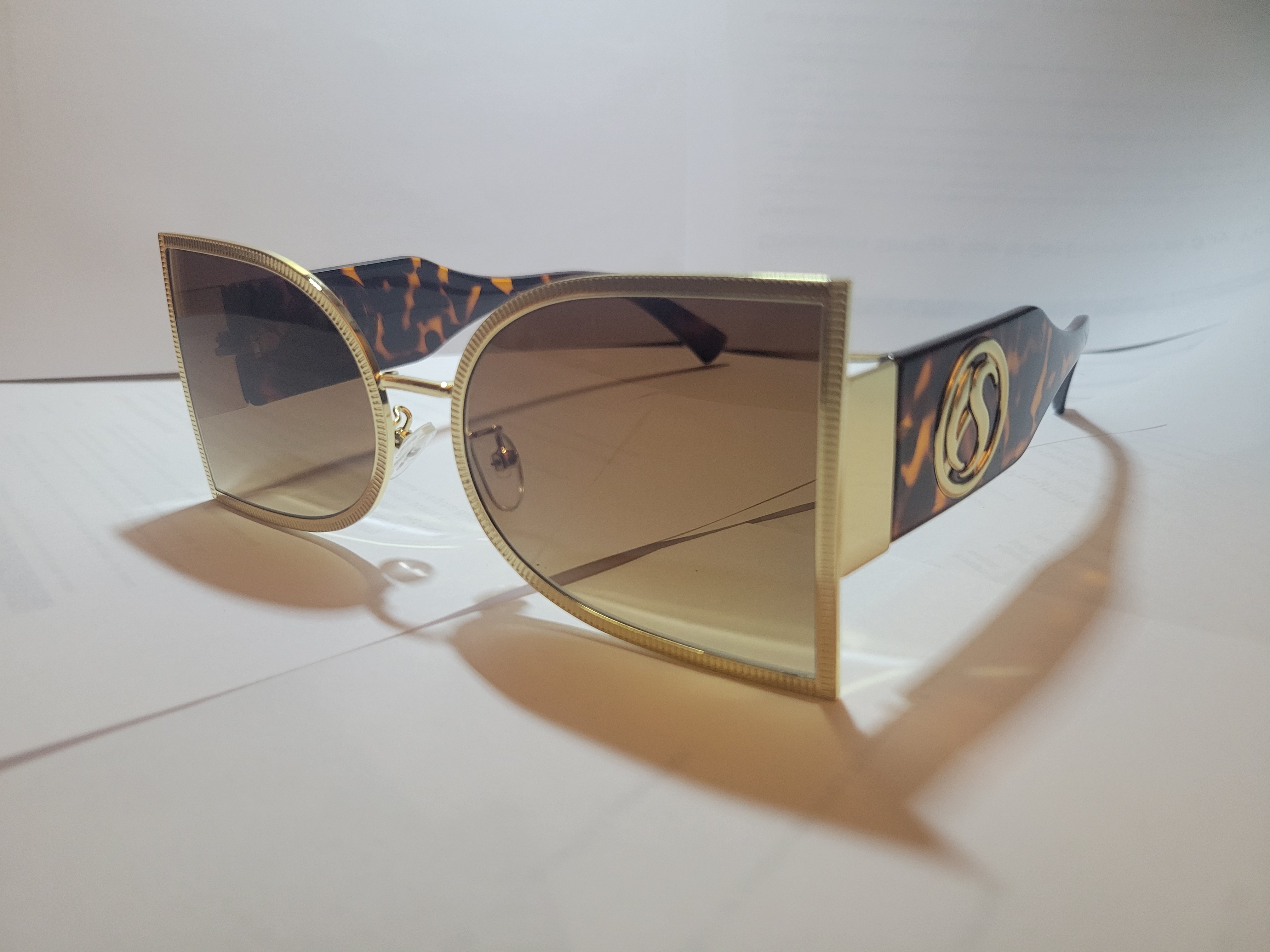 120-Tortoise Shell or White Armed Shades – Image 3