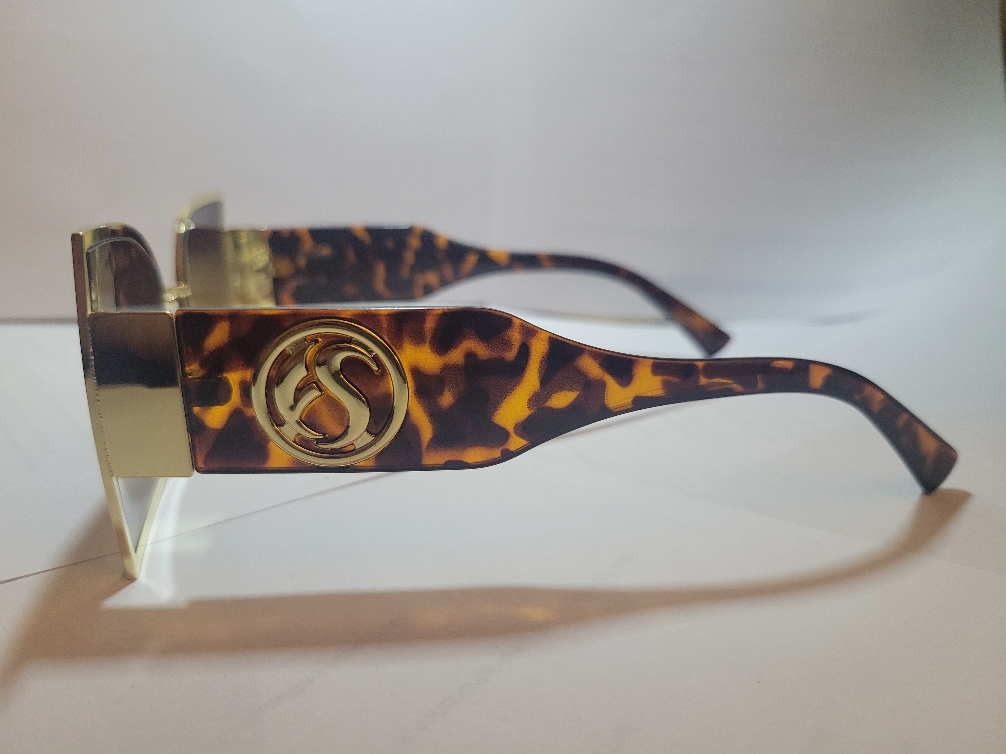 120-Tortoise Shell or White Armed Shades – Image 2