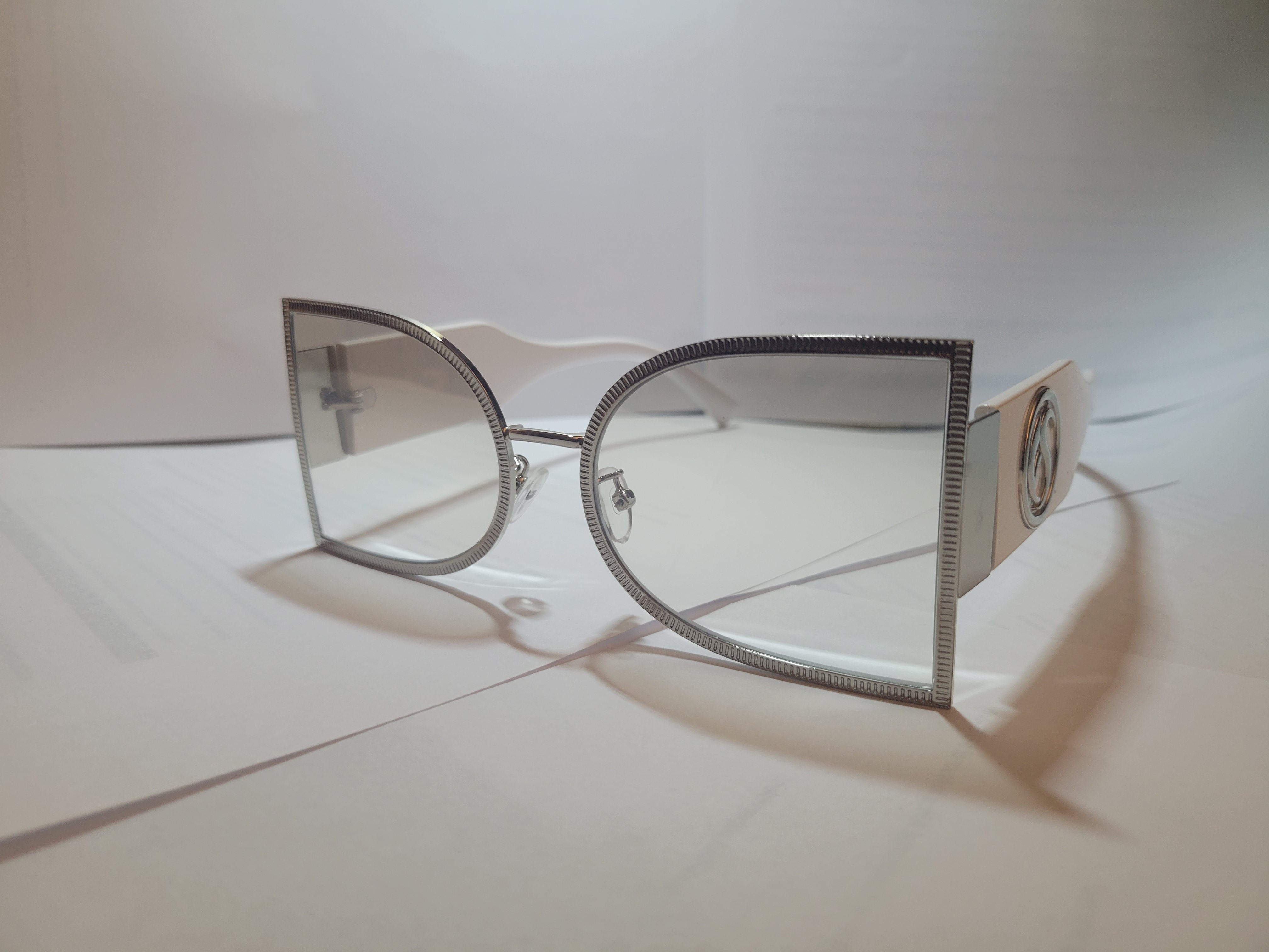 120-Tortoise Shell or White Armed Shades – Image 5
