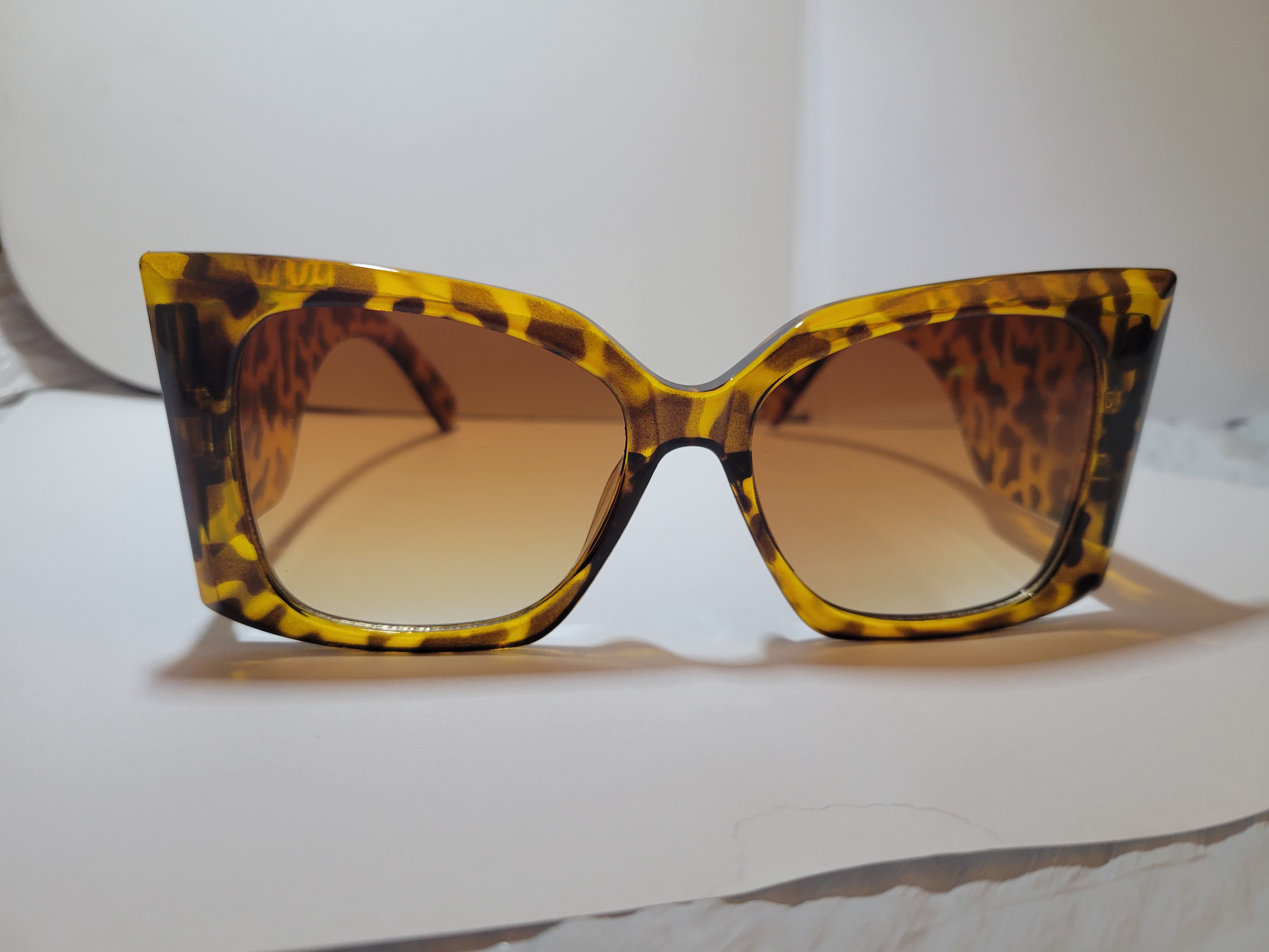 #298- Tortoise Cat-Eye Frames with Flare – Image 2