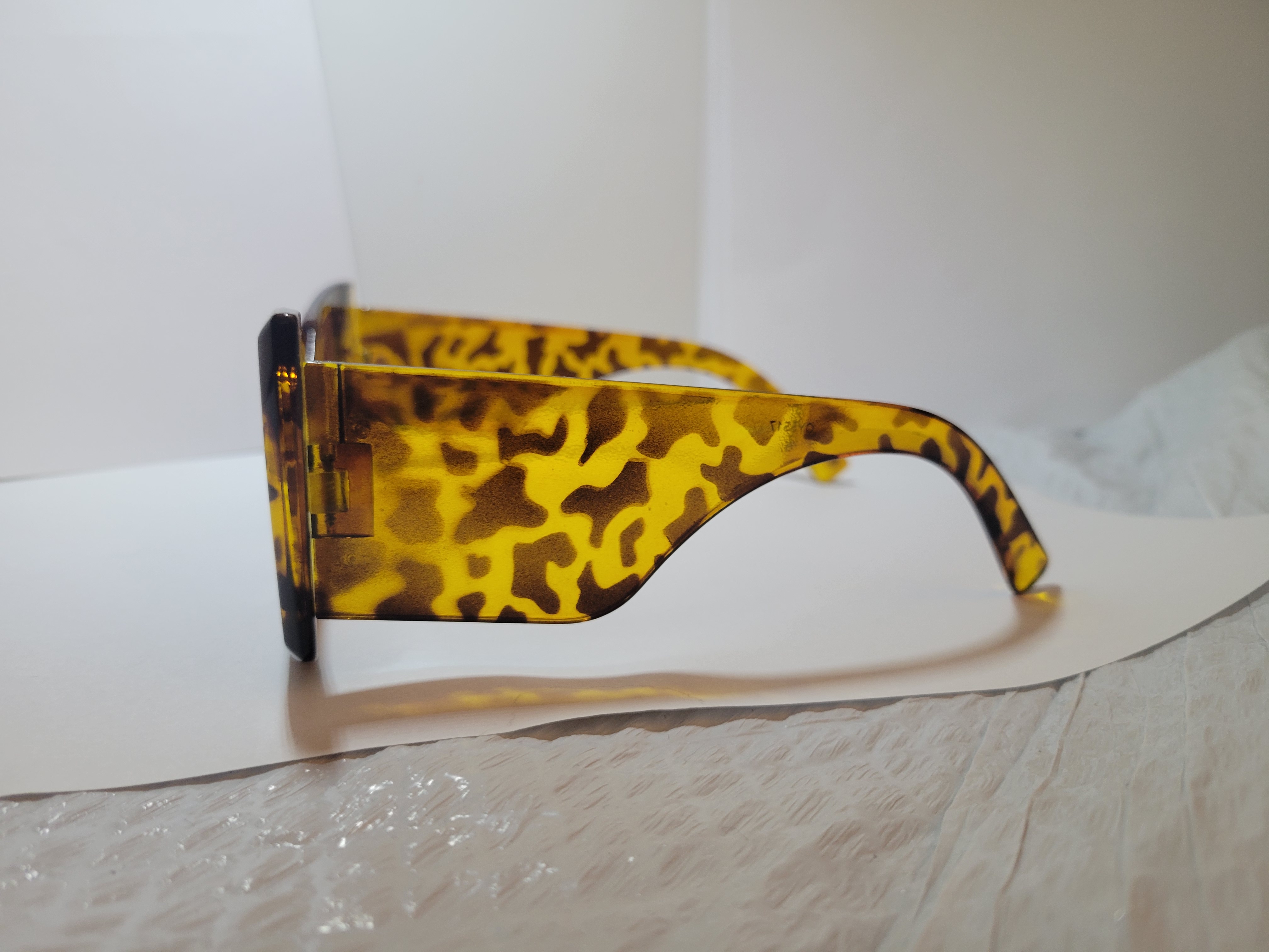#298- Tortoise Cat-Eye Frames with Flare – Image 3