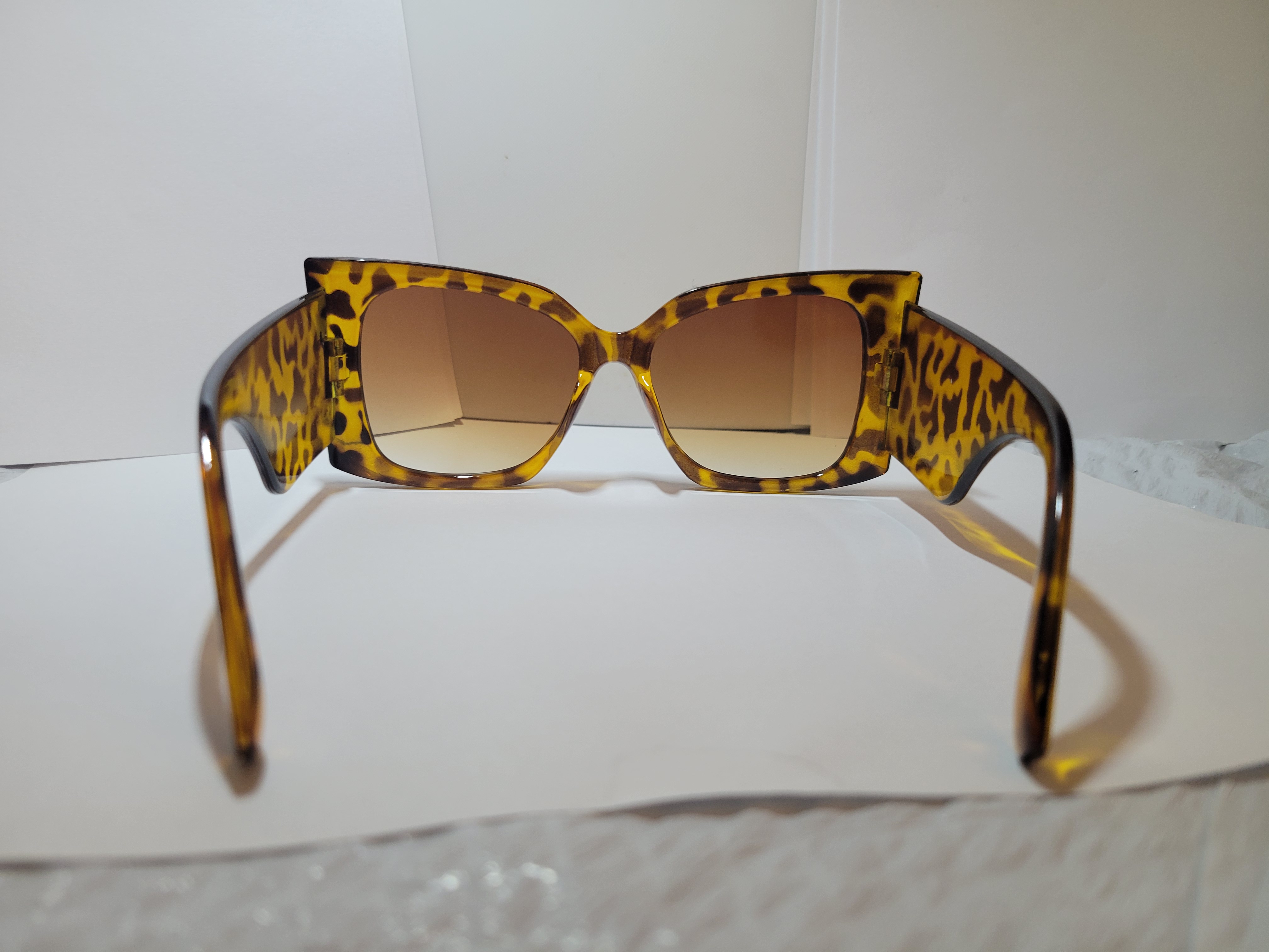 #298- Tortoise Cat-Eye Frames with Flare – Image 4