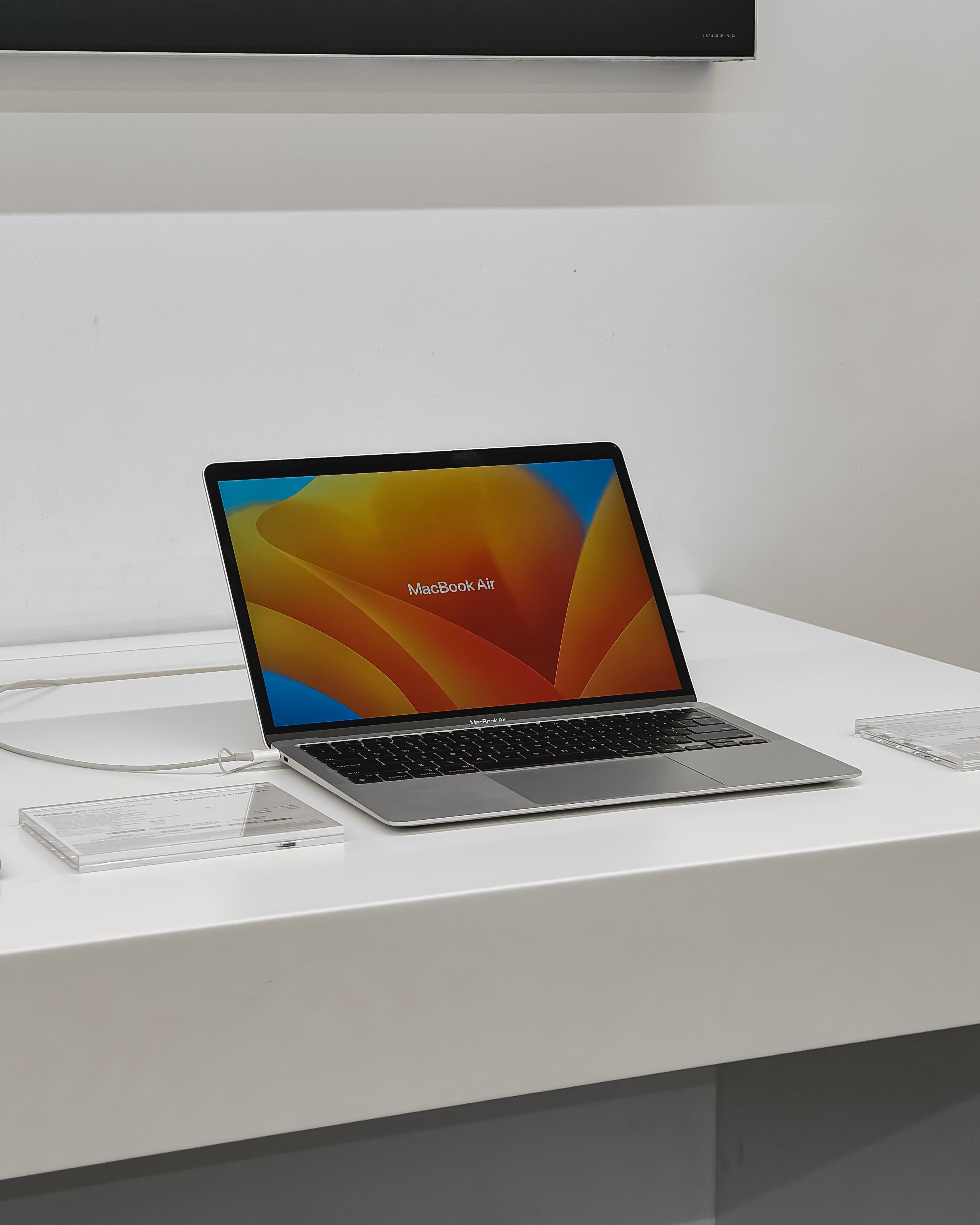 Macbook Air – Image 1