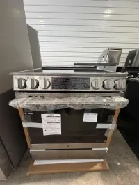  LG stove – Image 1