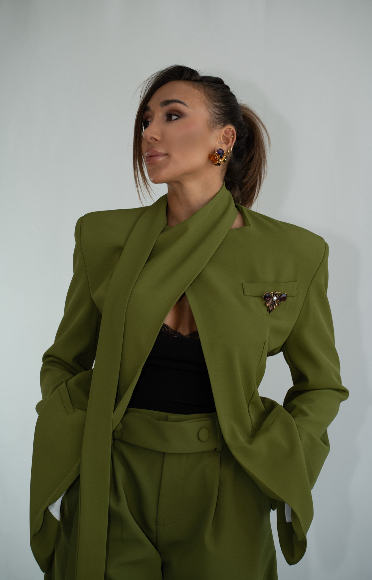 Blazer Verde Broche Joya – Image 3