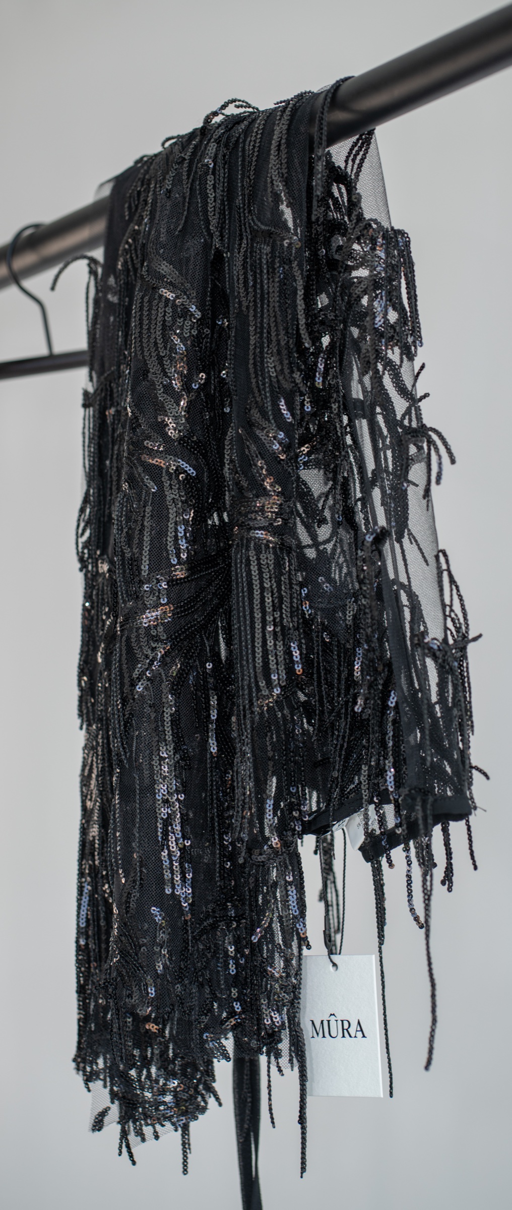Sobrefalda Negra Bordado Lentejuelas – Image 1