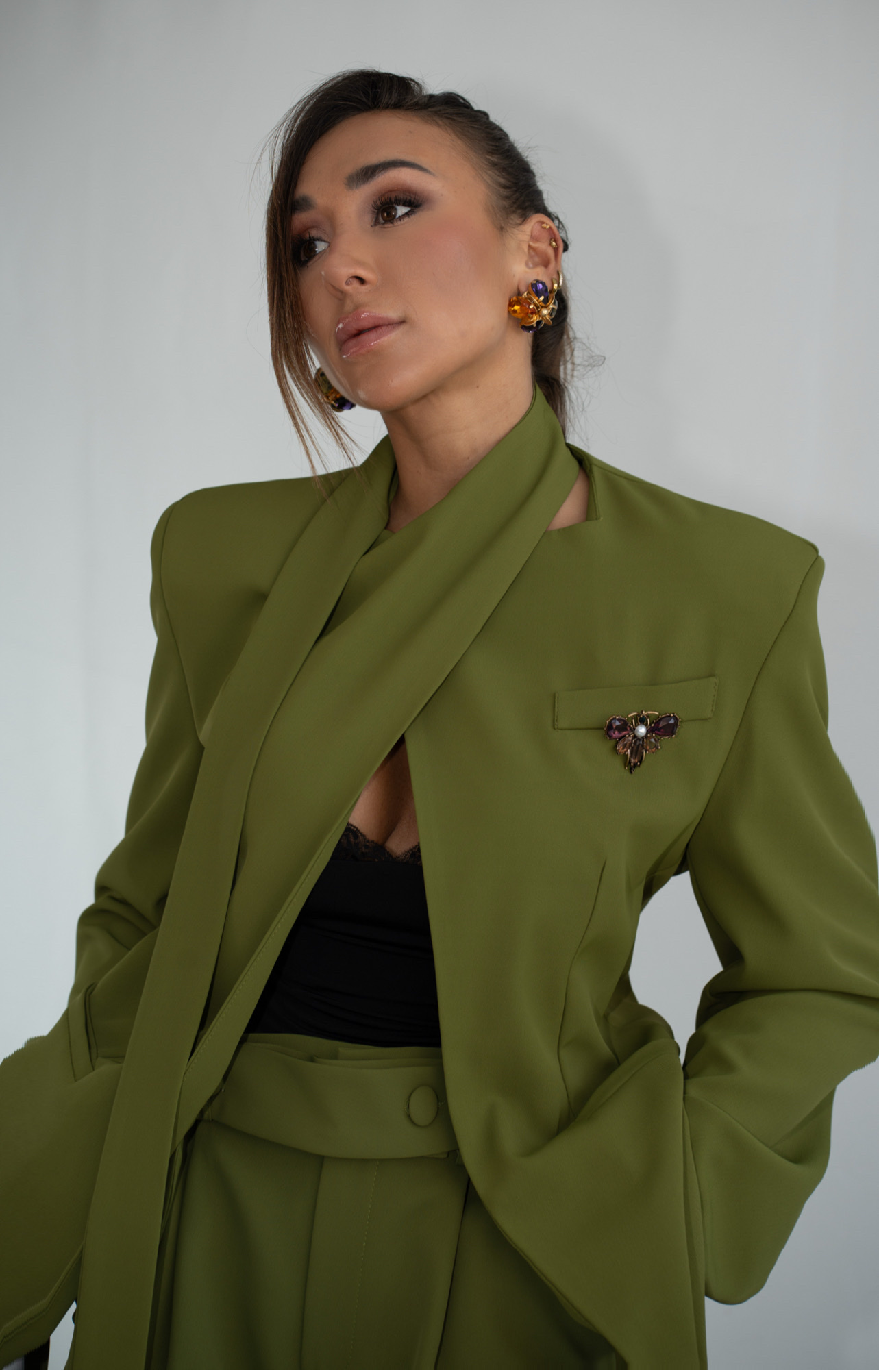 Blazer Verde Broche Joya – Image 4