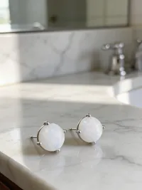 Chloe Circle Earrings – Image 1