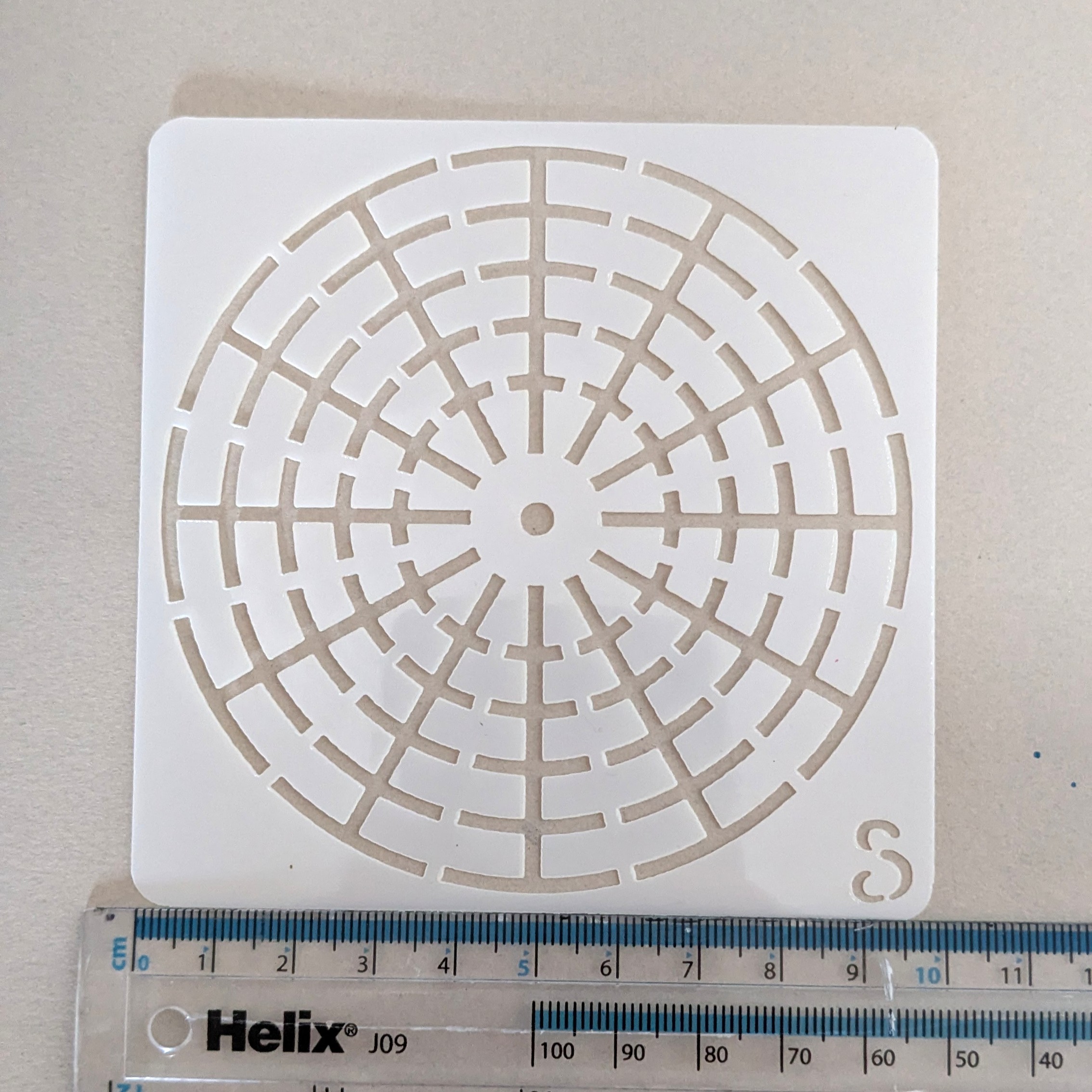 10cm / 4 inch 12 segment reusable stencil – Image 1
