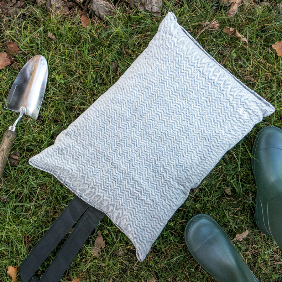 Garden Kneelers – Tweed Herringbone Grey/Black