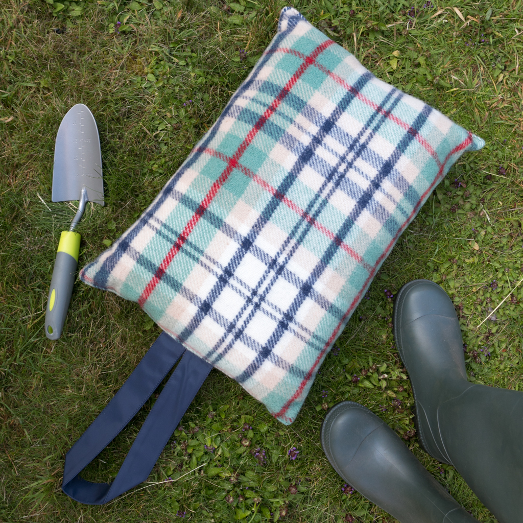 Garden Kneelers – Cottage Coastal/Navy