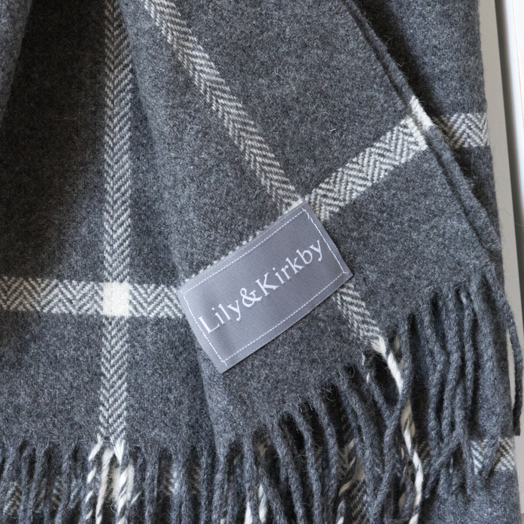 Lambswool Windowpane Grey Blanket – Image 2