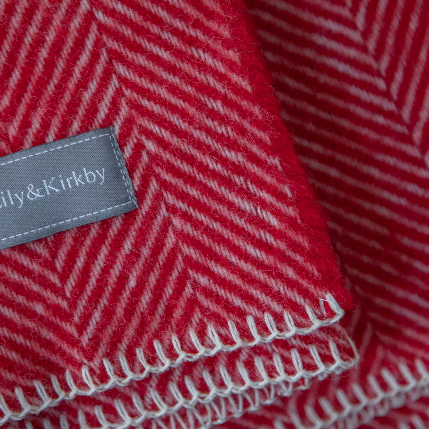 Pure New Wool Blankets – Fishbone Blanketstitch - Red