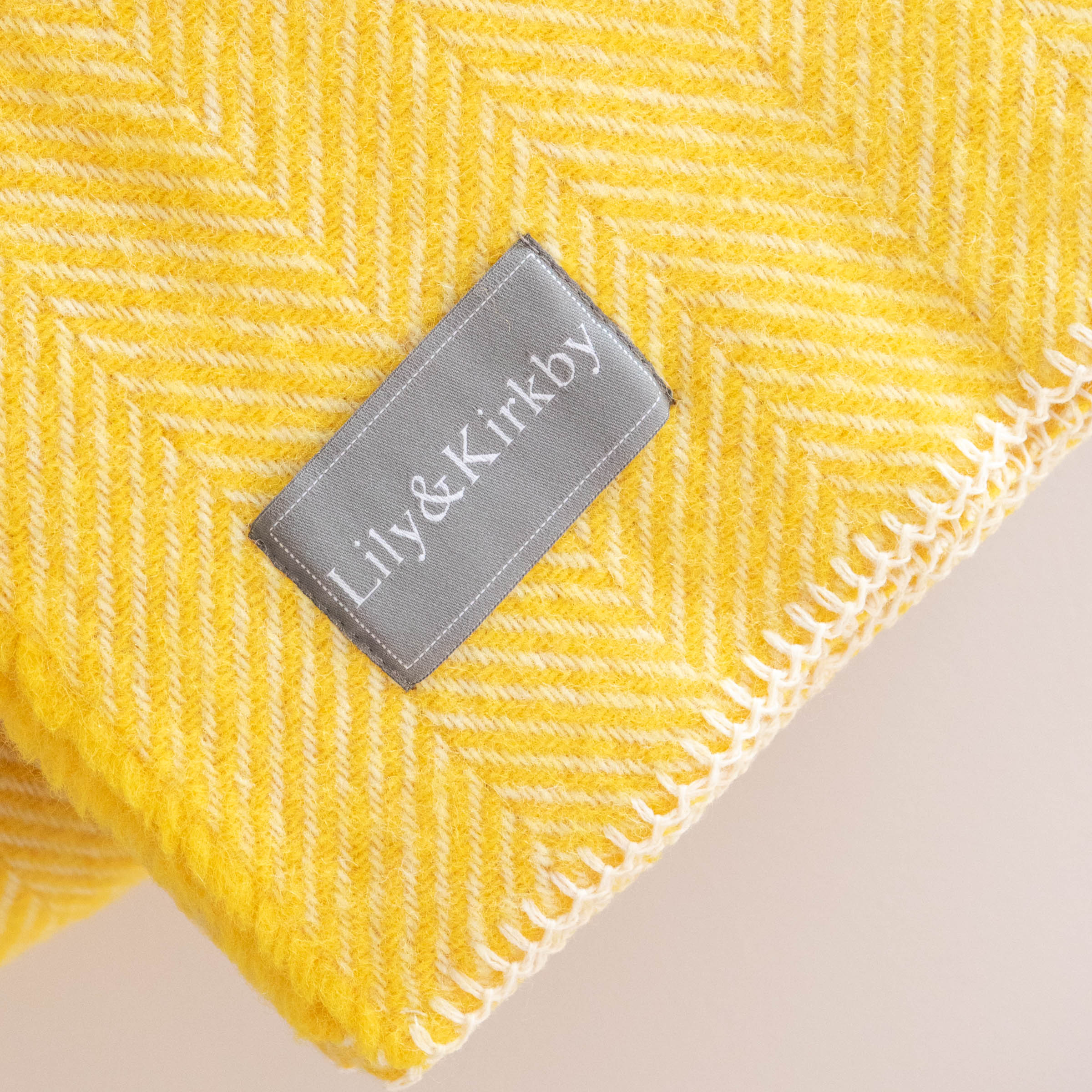 Pure New Wool Blankets – Fishbone Blanketstitch - Sunflower