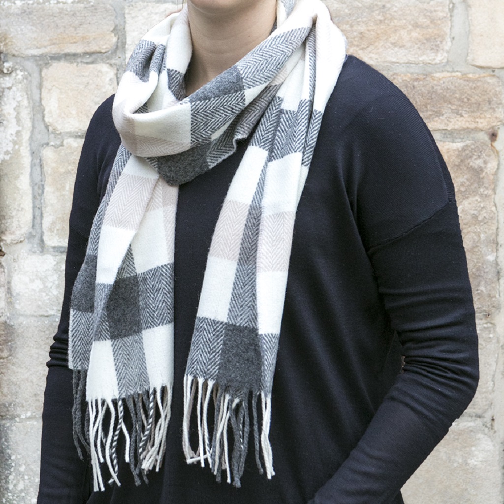 Lambswool Scarf - 30 x 190cm – Image 1