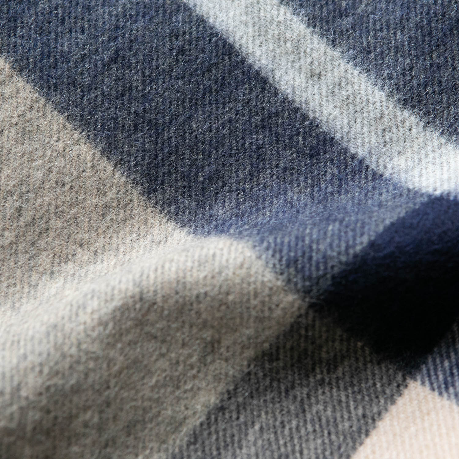 Merino Wool Scarf - 70 x 190cm – Checks - Madison 