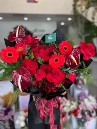 Antorium and Roses in Red – Large Bouquet