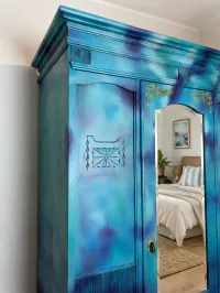 Hand-Painted Solid Oak Peacock Wardrobe – Image 8