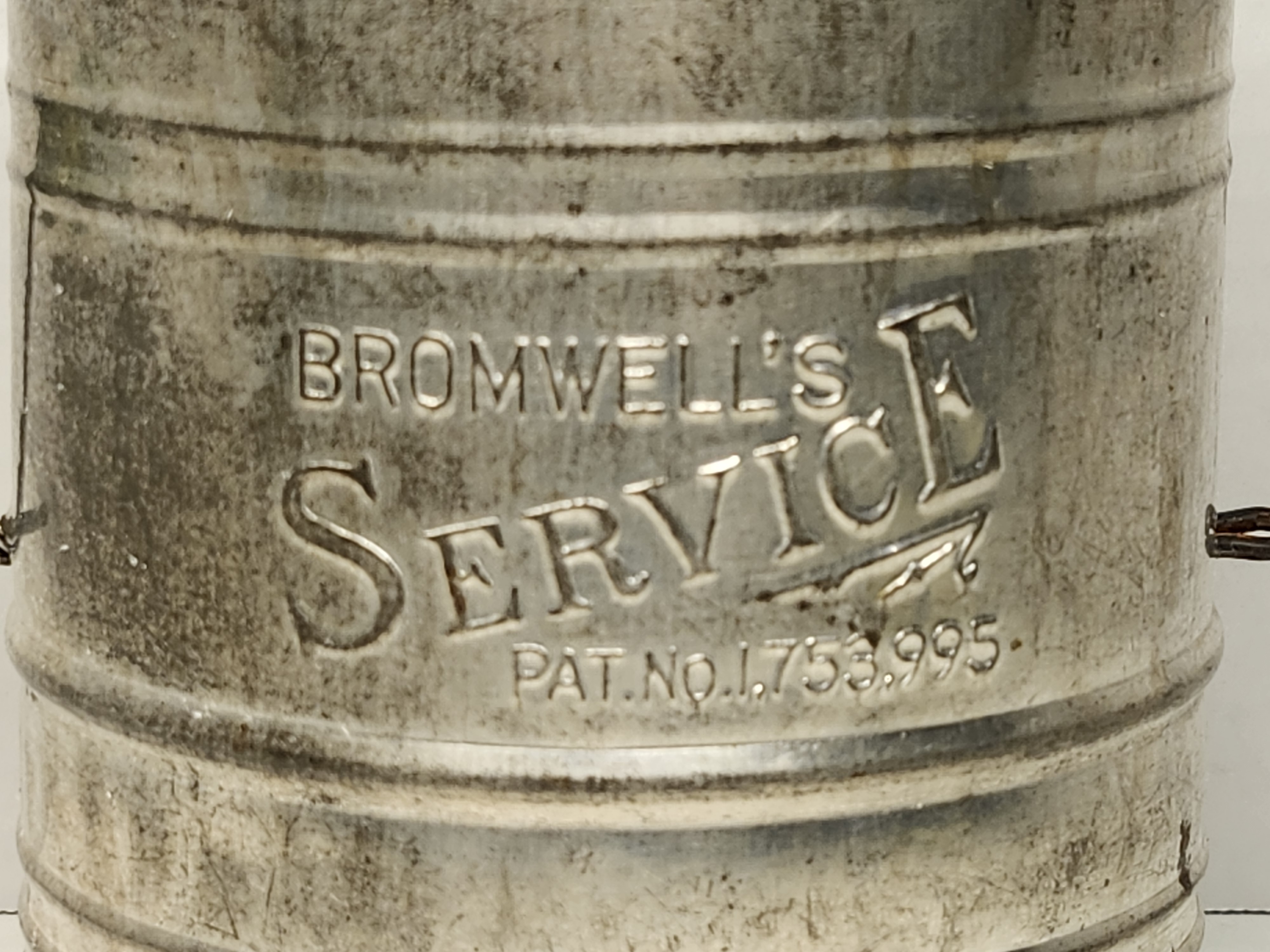 Antique 1930s Bromwell's "Service" Tin Flour Sifter - Green Wood Knob – Image 3