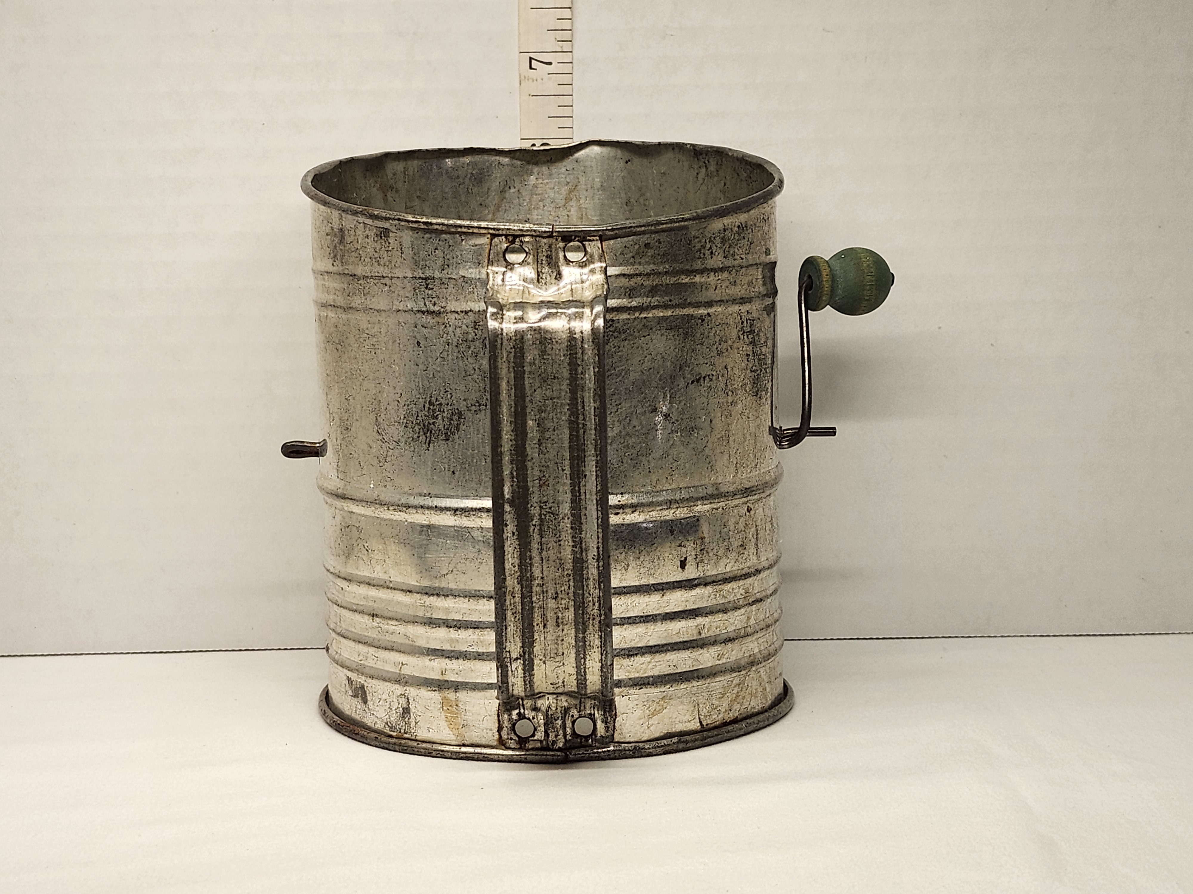 Antique 1930s Bromwell's "Service" Tin Flour Sifter - Green Wood Knob – Image 2
