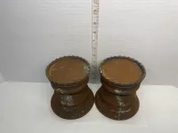 Set of 2 Vintage-Look Rustic Resin Pillar Candle Holders – Image 2