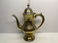 Vintage Brass Swirl Design Coffee Pot - Ornate Decorative Teapot – Image 1